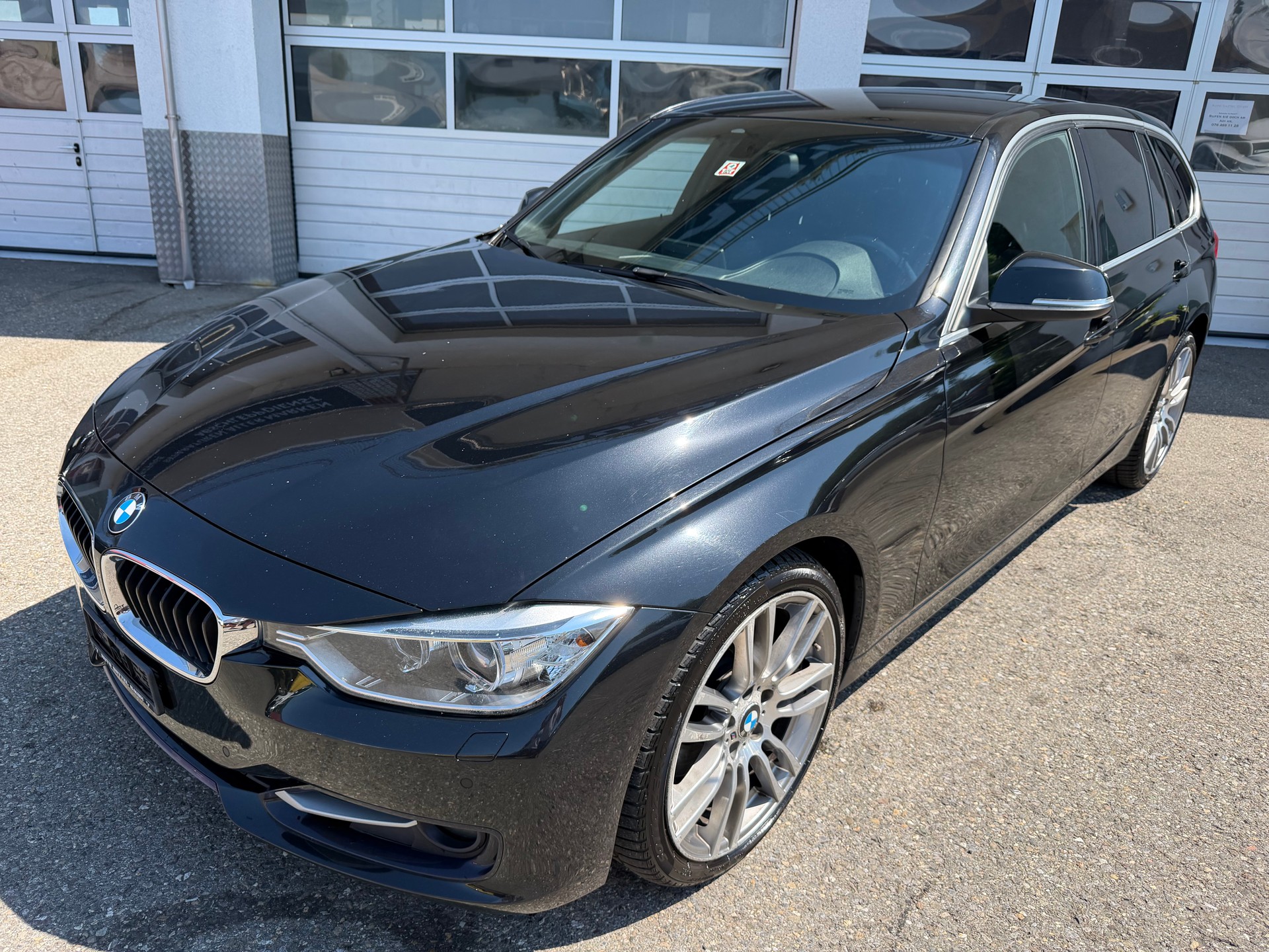 BMW 330d xDrive Touring Sport Line Steptronic-image-0