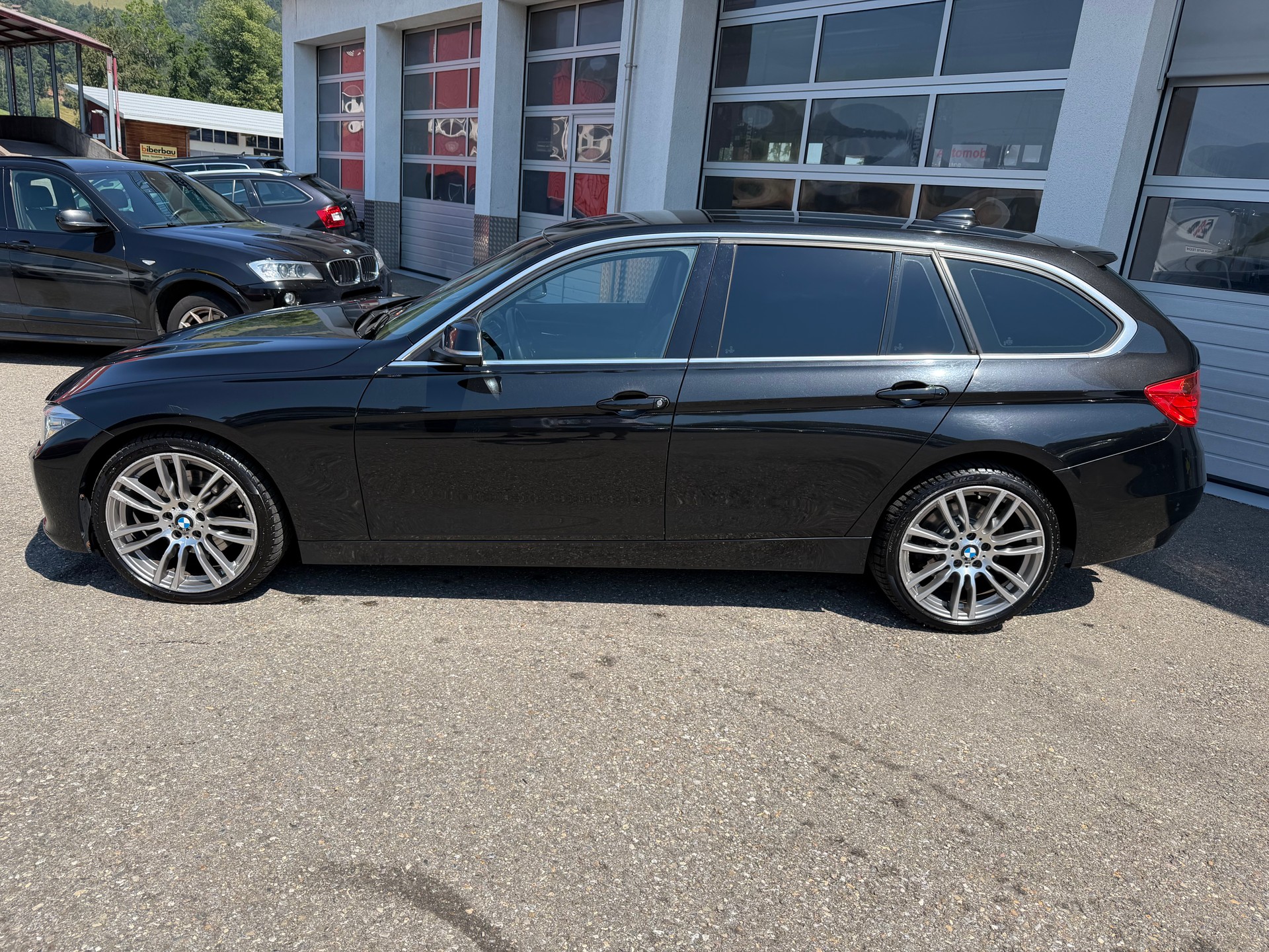 BMW 330d xDrive Touring Sport Line Steptronic-image-1