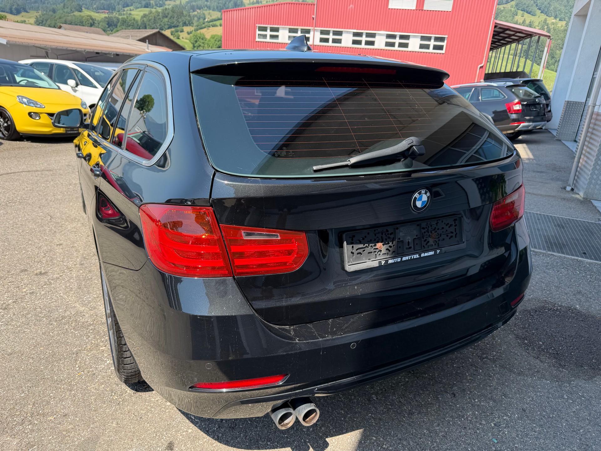 BMW 330d xDrive Touring Sport Line Steptronic-image-2