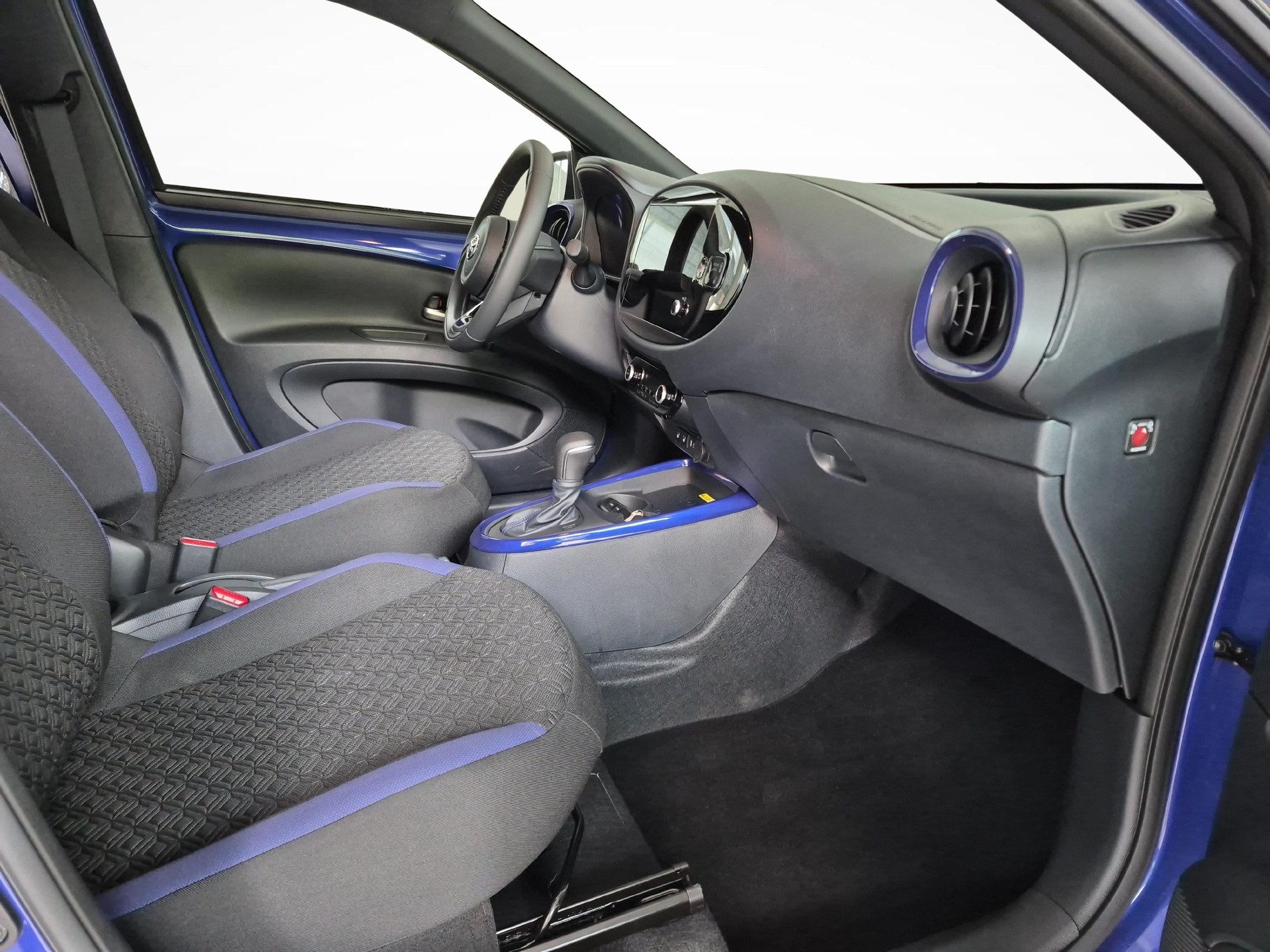 TOYOTA Aygo X 1.0 VVT-i Trend - Ruote invernali & Servizi inclusi-image-9