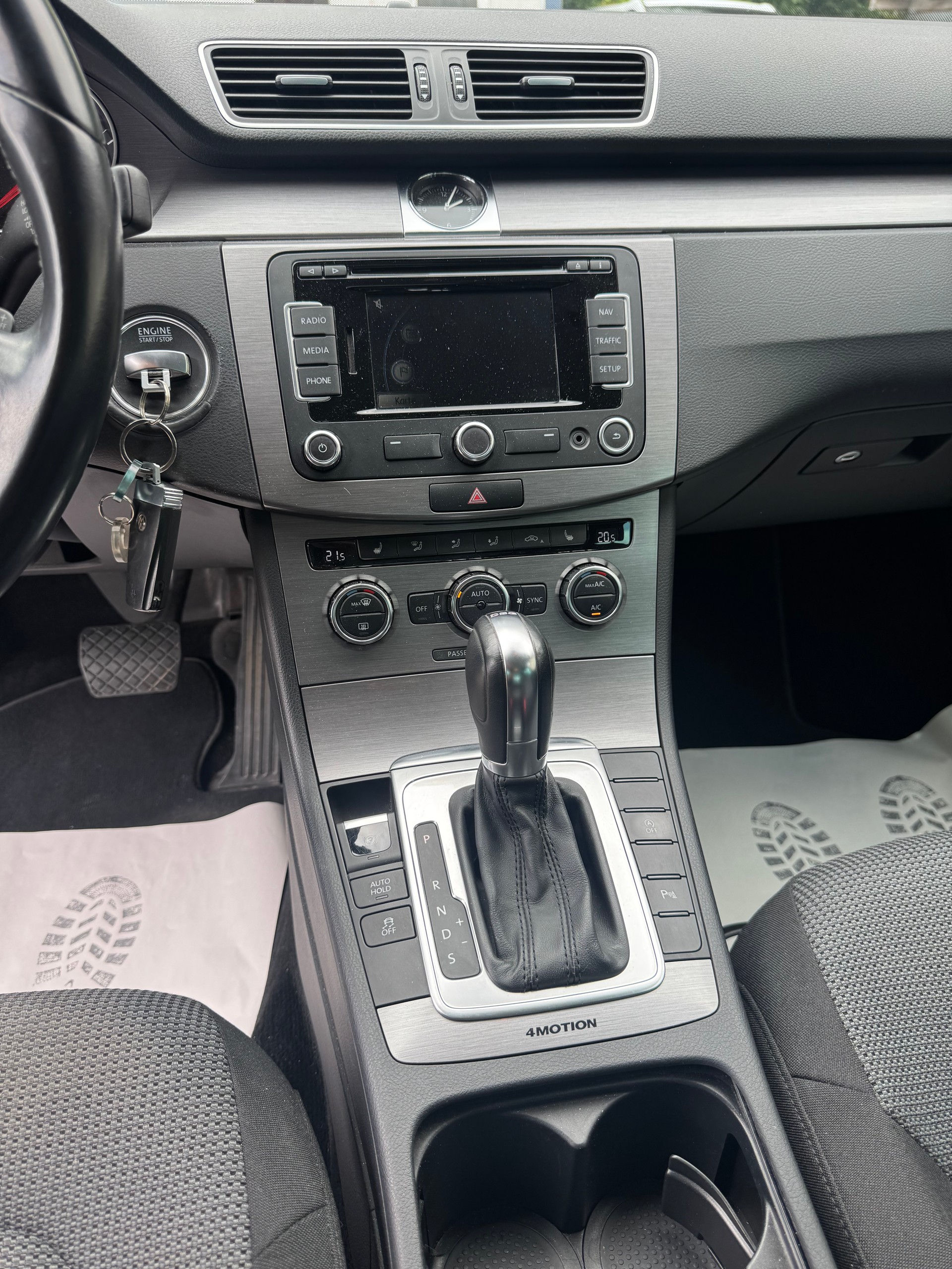 VW PASSAT-image-13