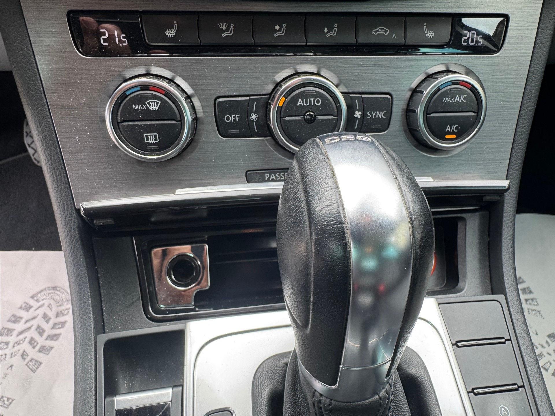 VW PASSAT-image-14
