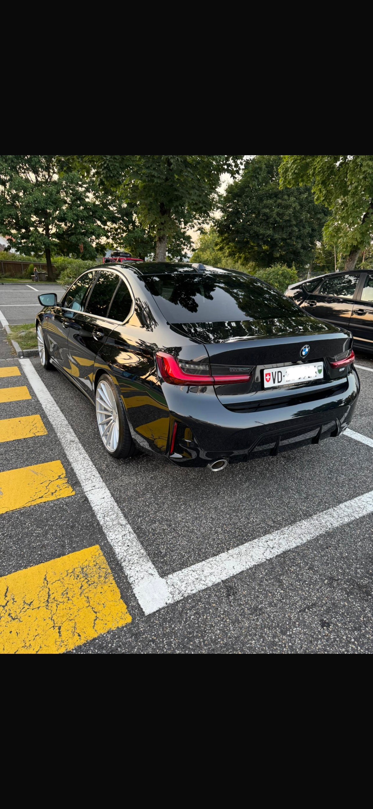 BMW 330i xDrive-image-3