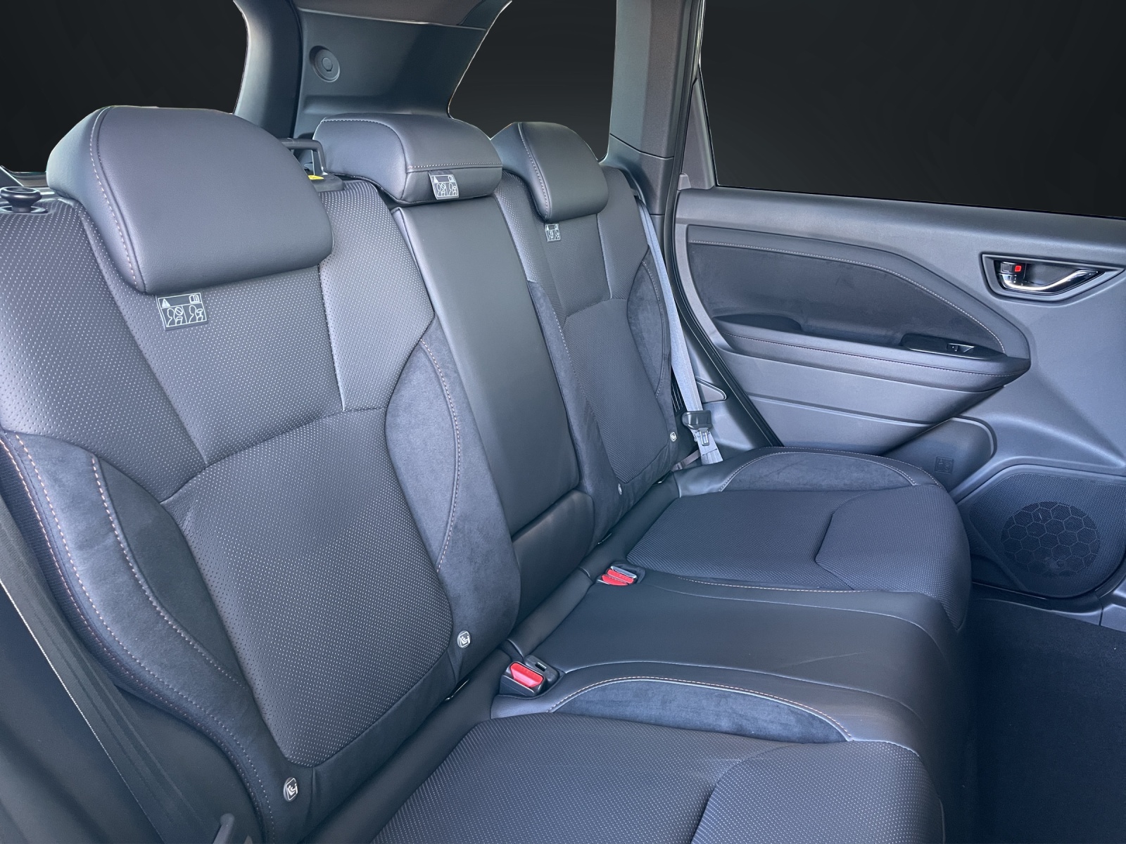 SUBARU Forester Station 2.0i e-Boxer Luxury-image-13