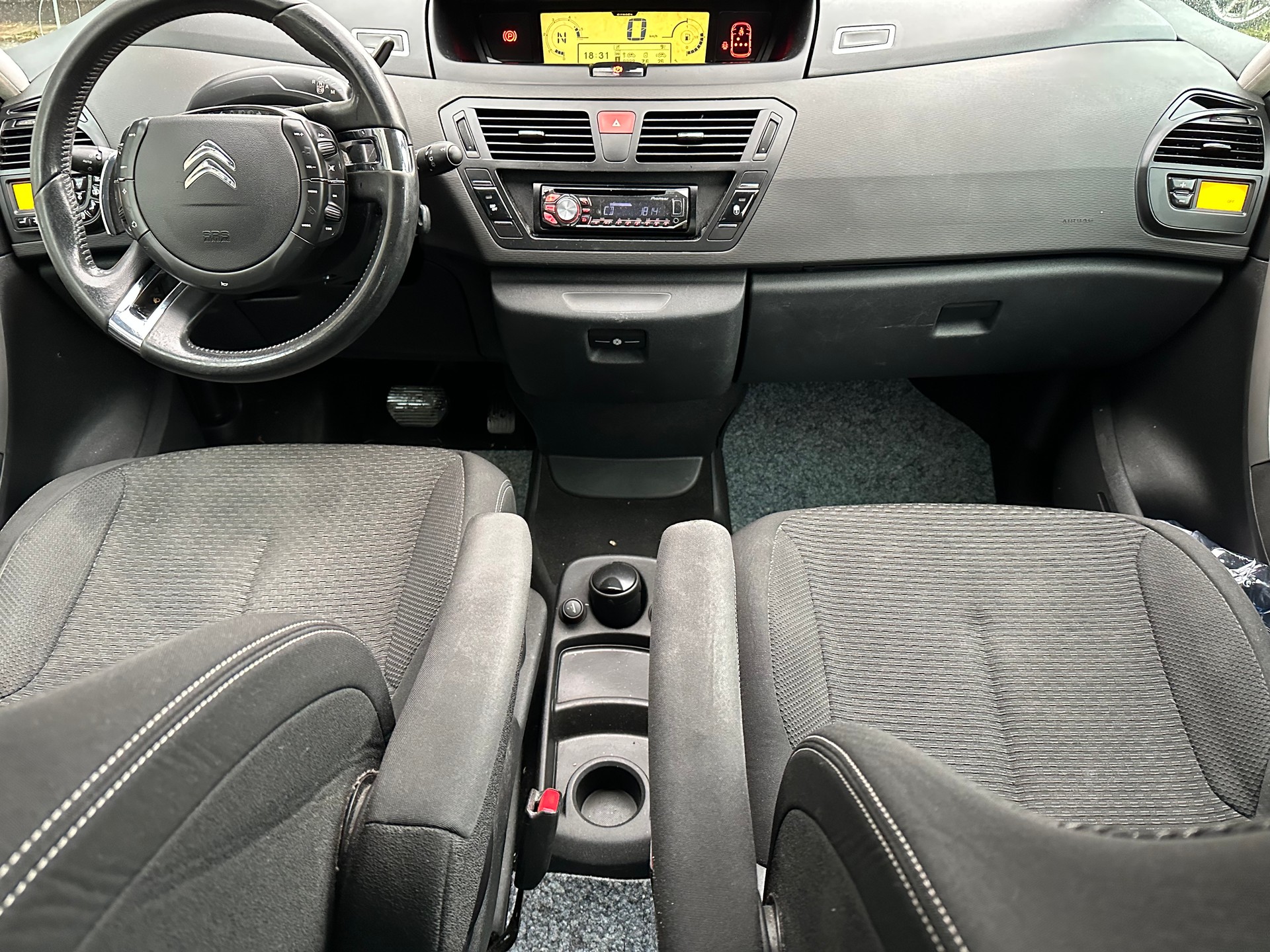 CITROEN Grand C4 Picasso 1.6 HDI 16V Attraction EGS6-image-10