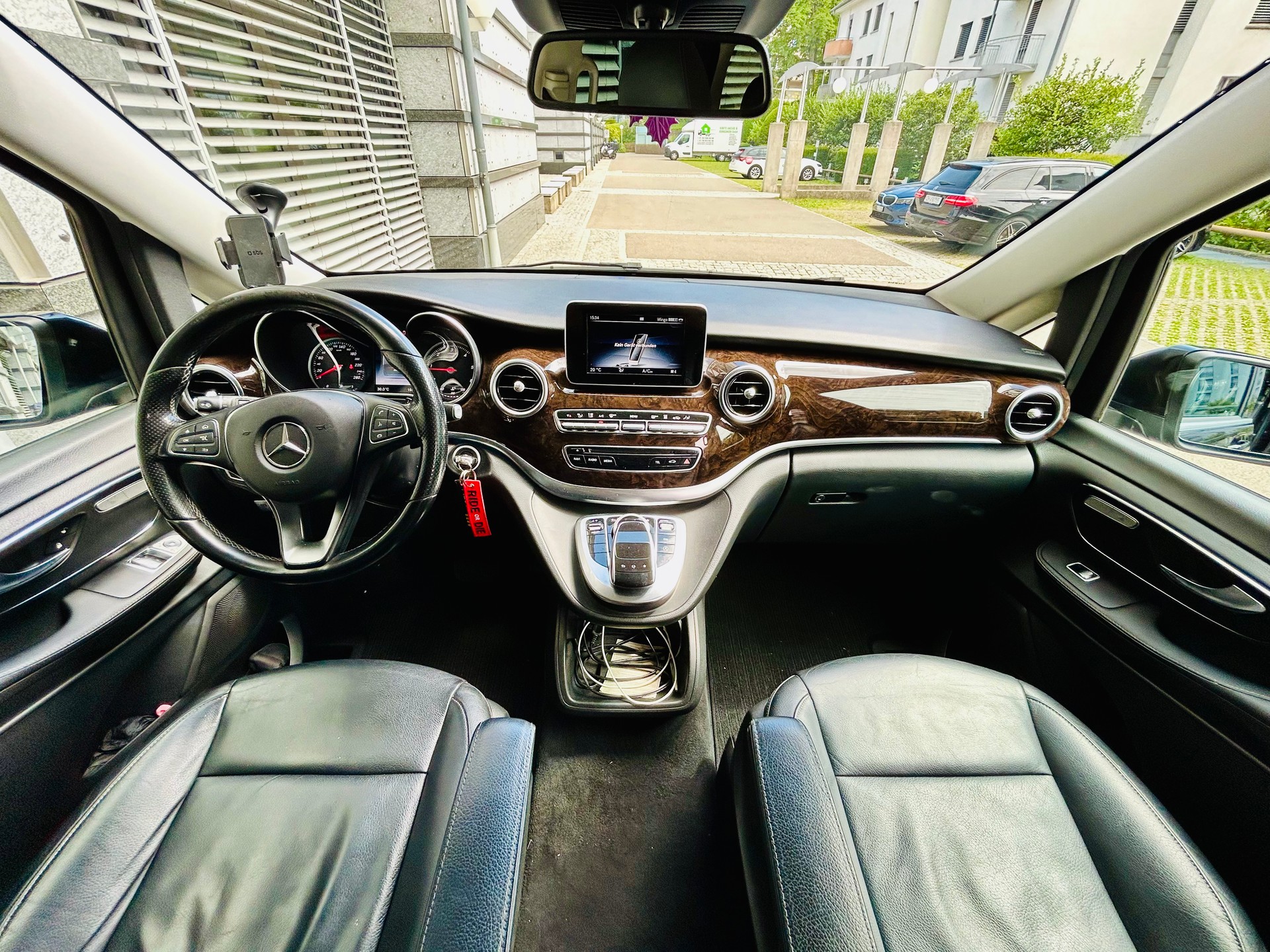 MERCEDES-BENZ V 220 d Avantgarde lang 7G-Tronic-image-12