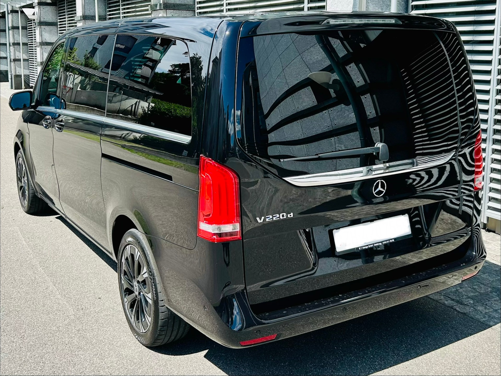 MERCEDES-BENZ V 220 d Avantgarde lang 7G-Tronic-image-4