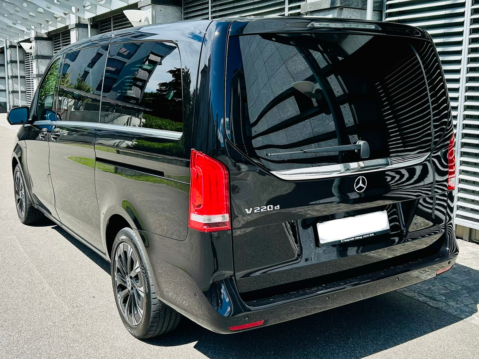 MERCEDES-BENZ V 220 d Avantgarde lang 7G-Tronic-image-3