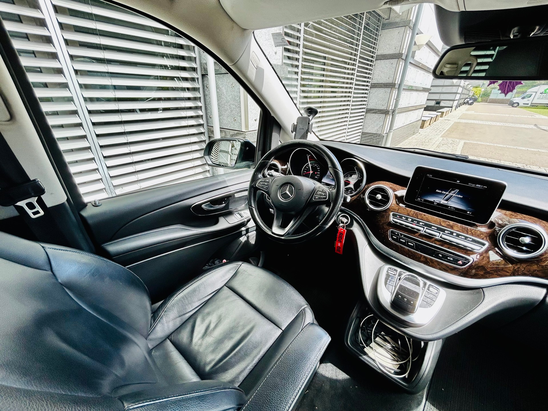 MERCEDES-BENZ V 220 d Avantgarde lang 7G-Tronic-image-14