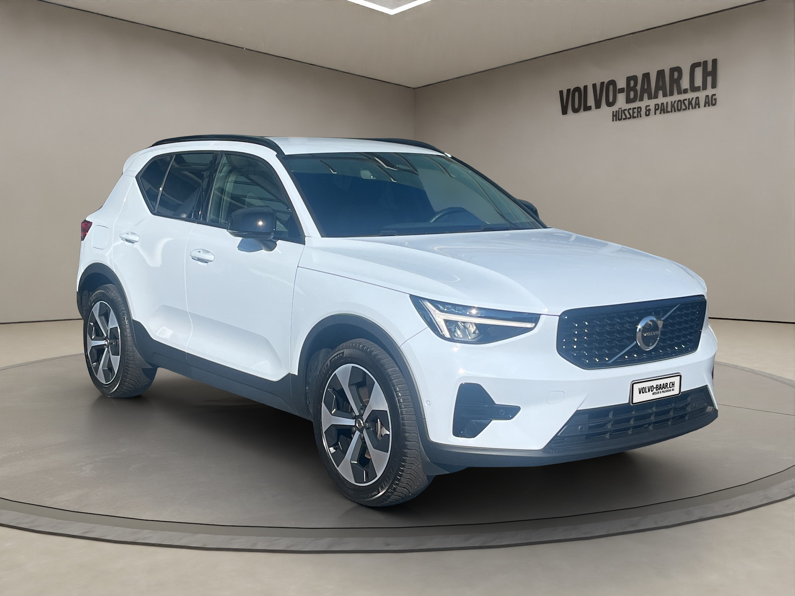 VOLVO XC40 2.0 B3 MH Plus Dark-image-6