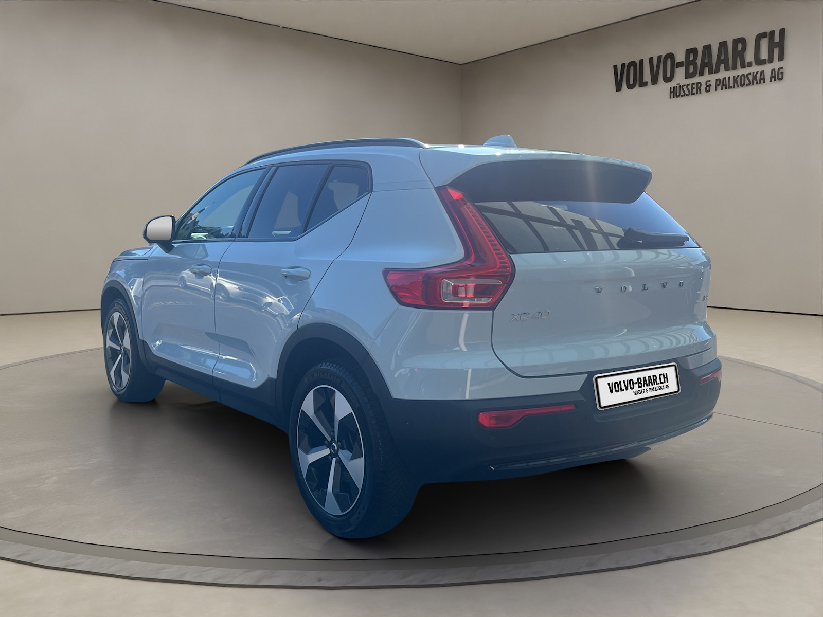 VOLVO XC40 2.0 B3 MH Plus Dark-image-2