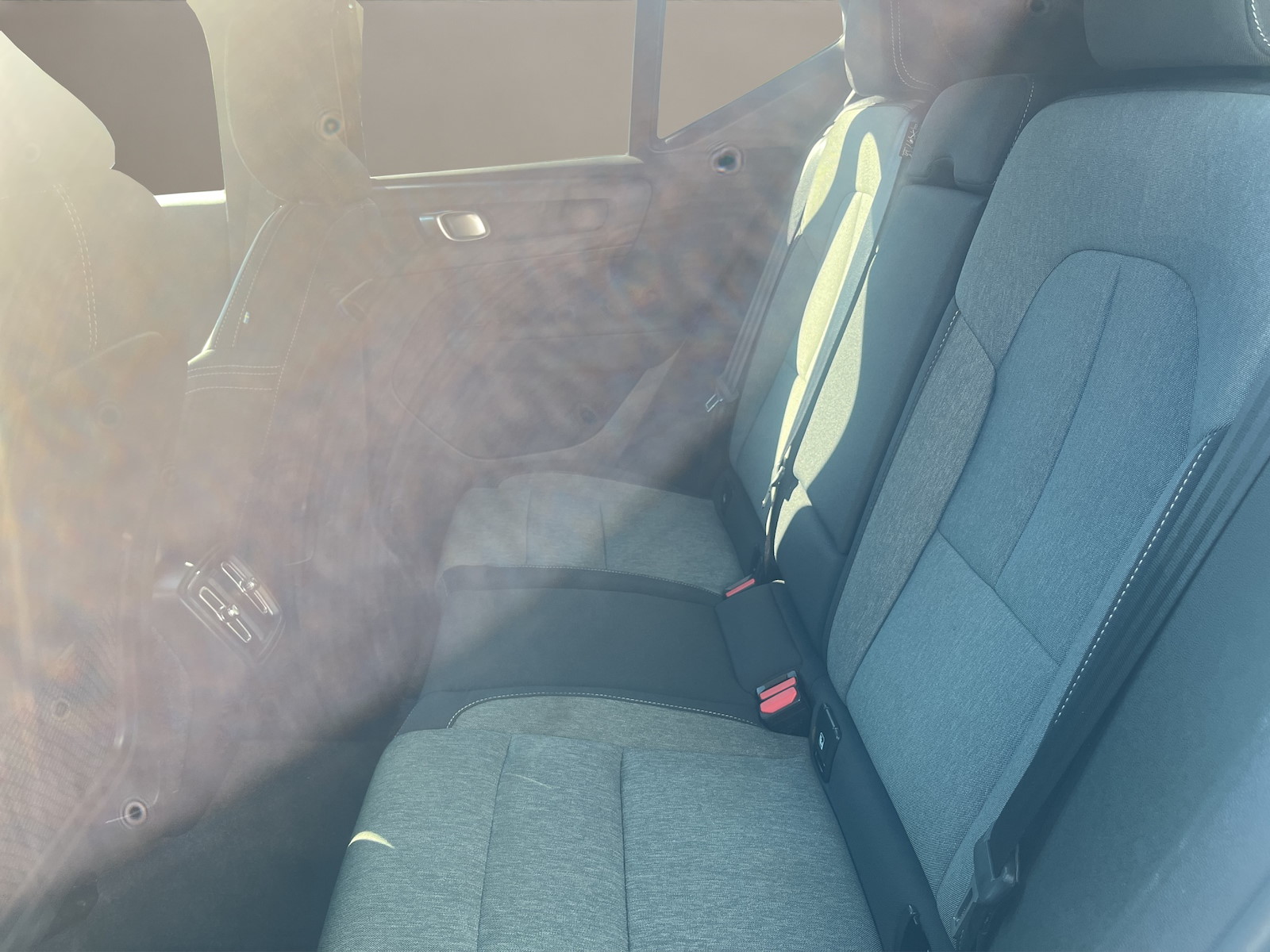 VOLVO XC40 2.0 B3 MH Plus Dark-image-9