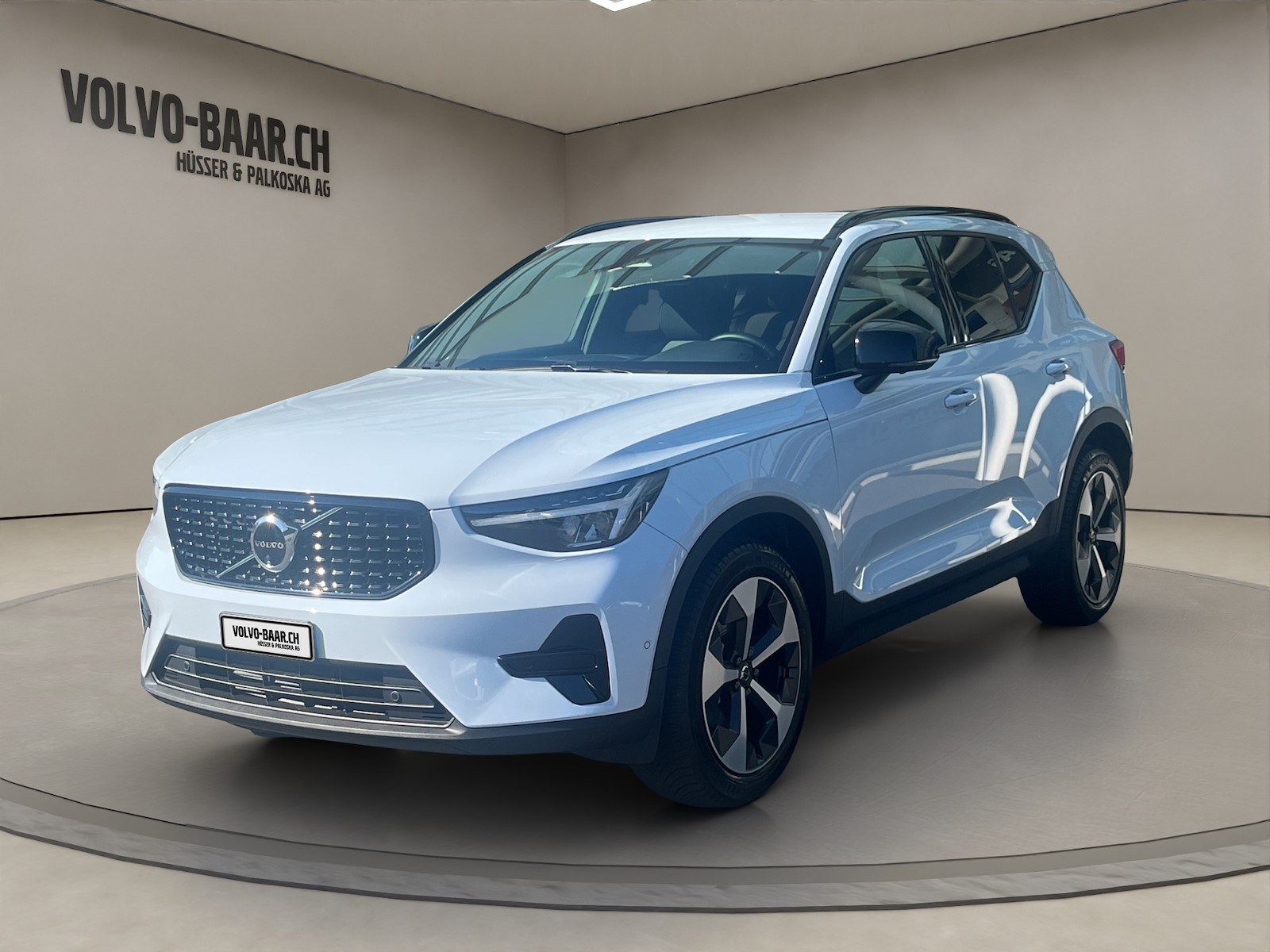 VOLVO XC40 2.0 B3 MH Plus Dark-image-0