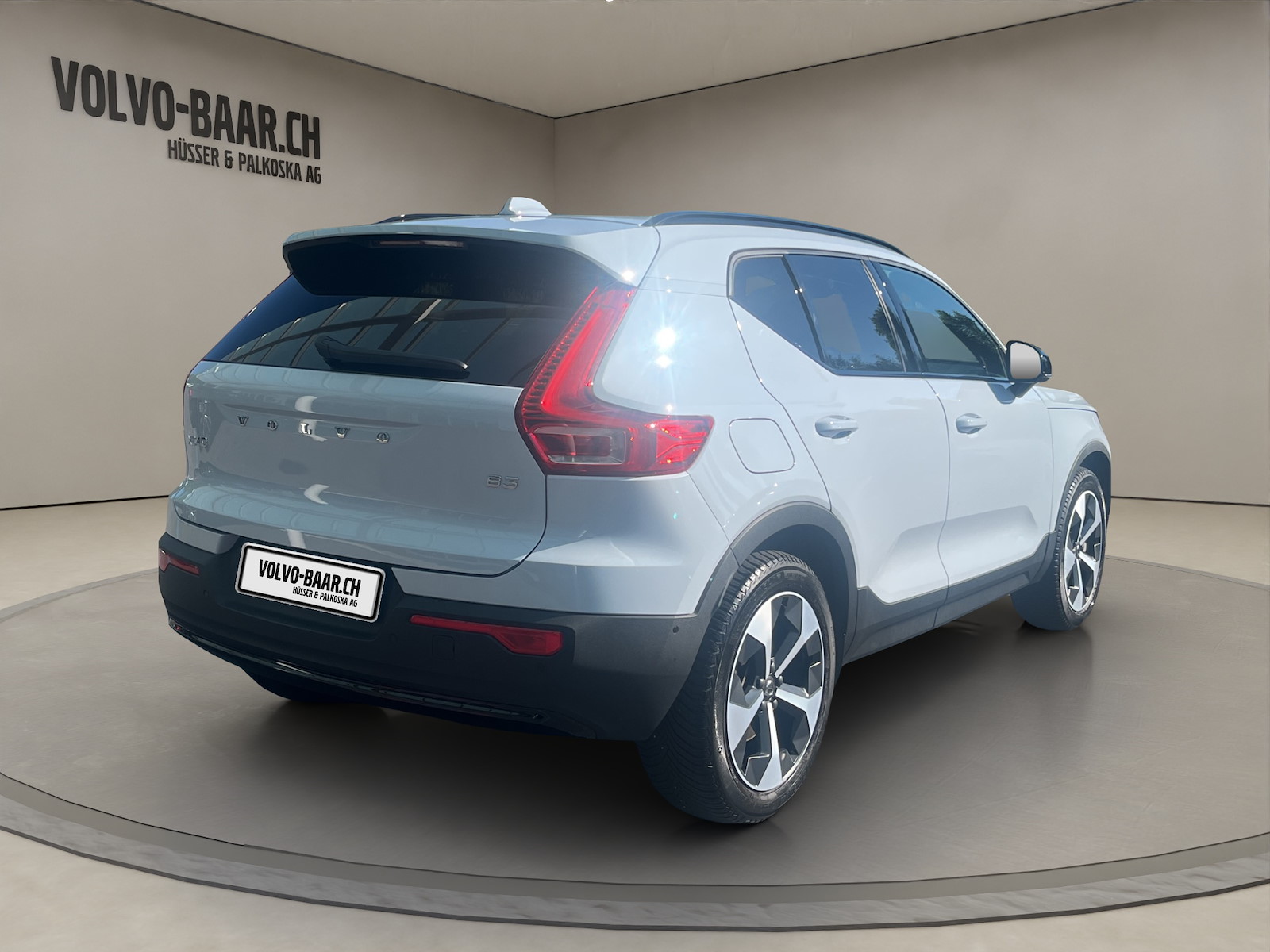 VOLVO XC40 2.0 B3 MH Plus Dark-image-4