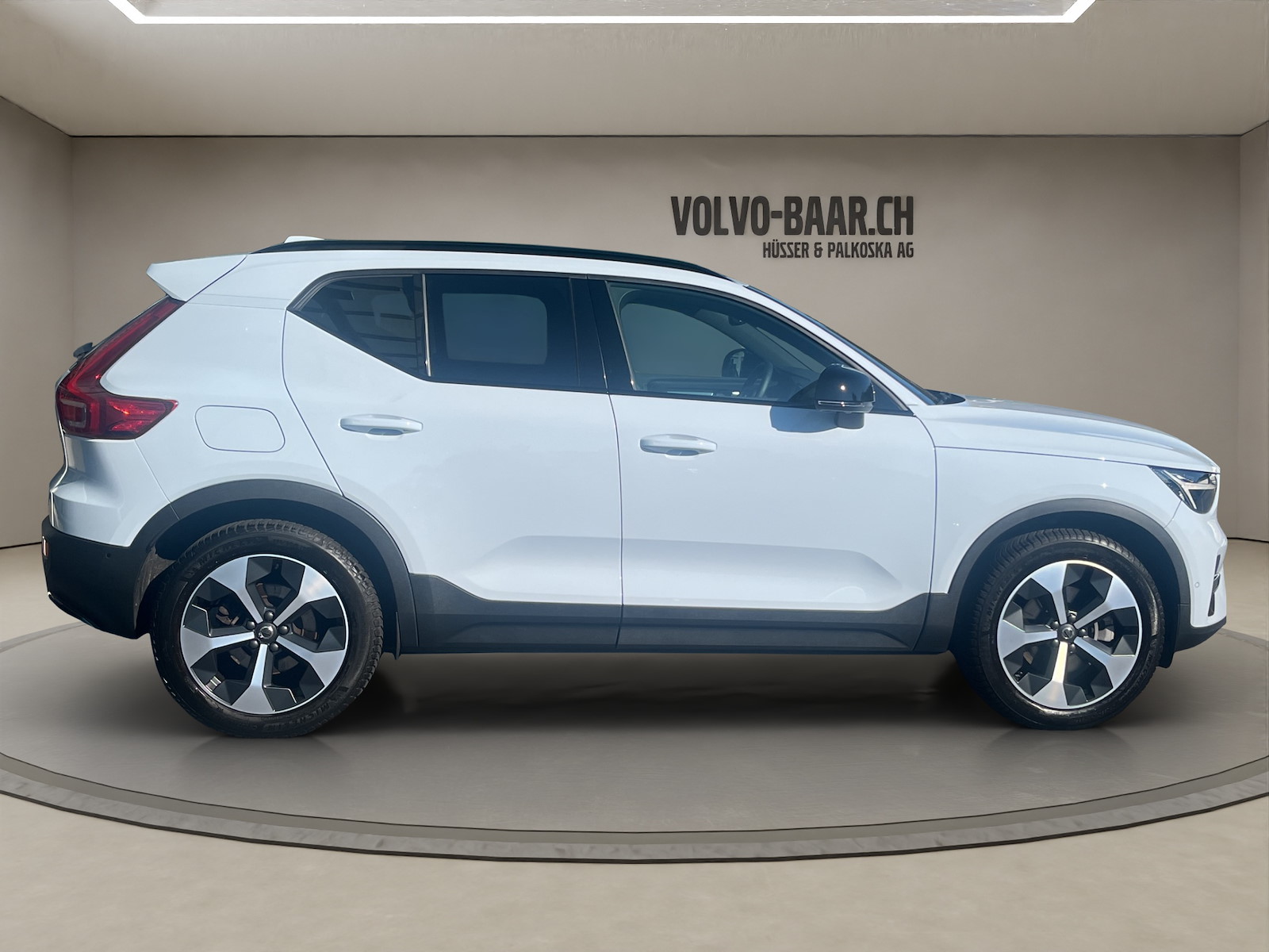 VOLVO XC40 2.0 B3 MH Plus Dark-image-5