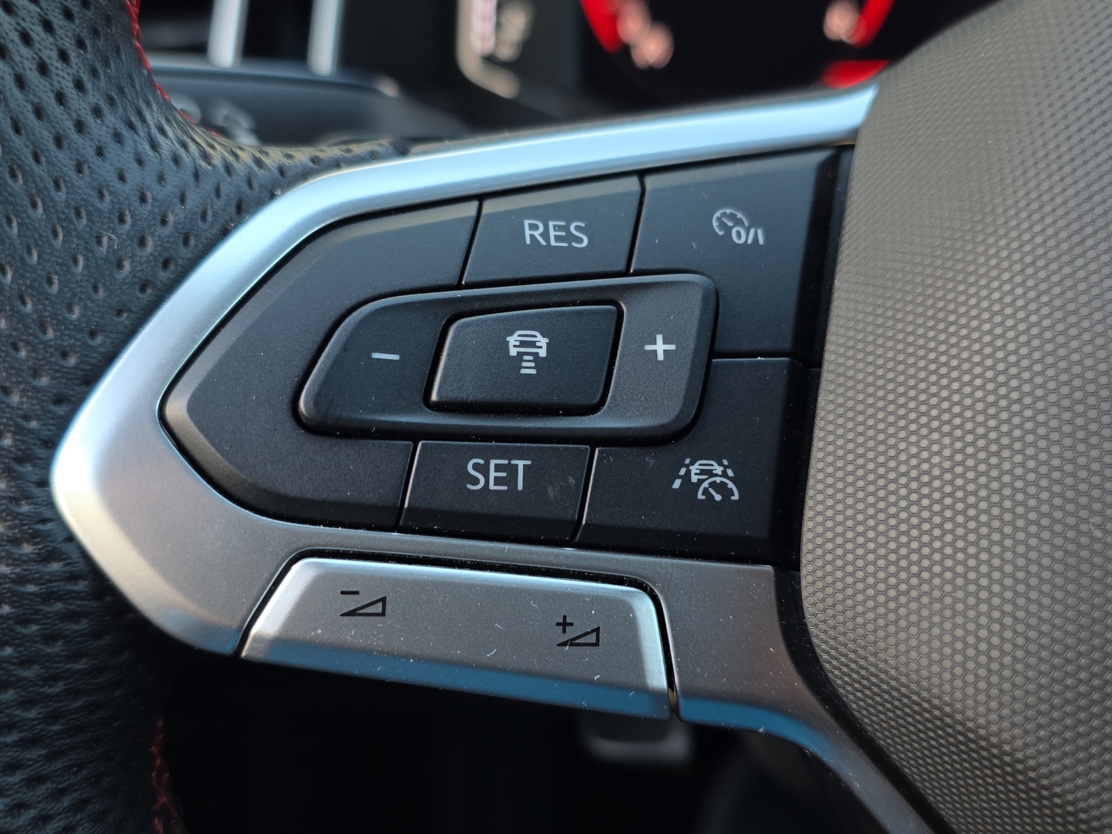 VW Polo 2.0 TSI GTI DSG mit Panoramadach, Rückfahrkamera, ACC, Navi, BeatsAudio, usw.-image-15