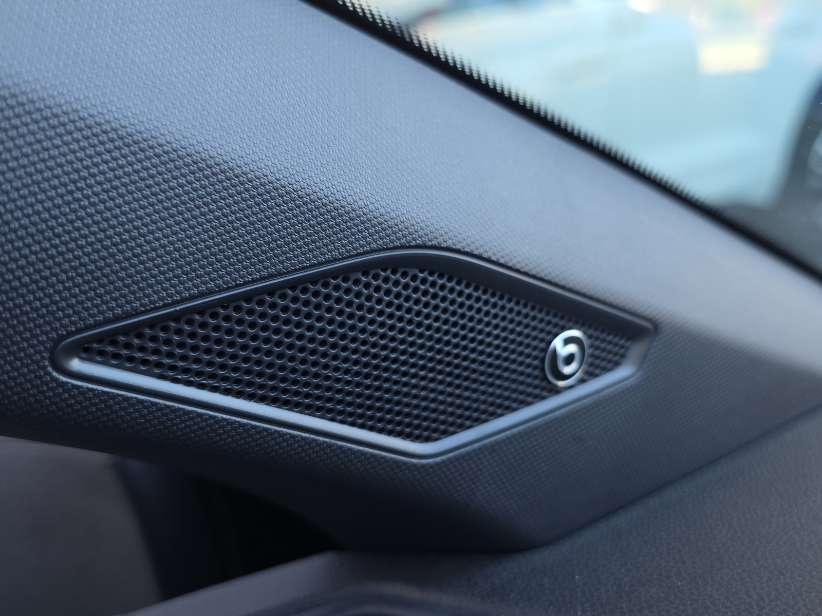 VW Polo 2.0 TSI GTI DSG mit Panoramadach, Rückfahrkamera, ACC, Navi, BeatsAudio, usw.-image-25