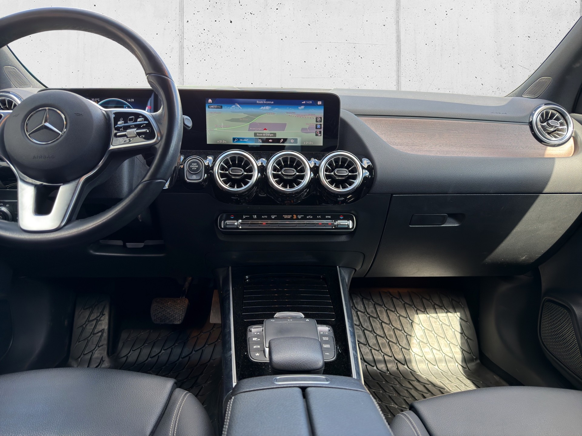 MERCEDES-BENZ GLA 200 4Matic Progressive 8G-DCT-image-17