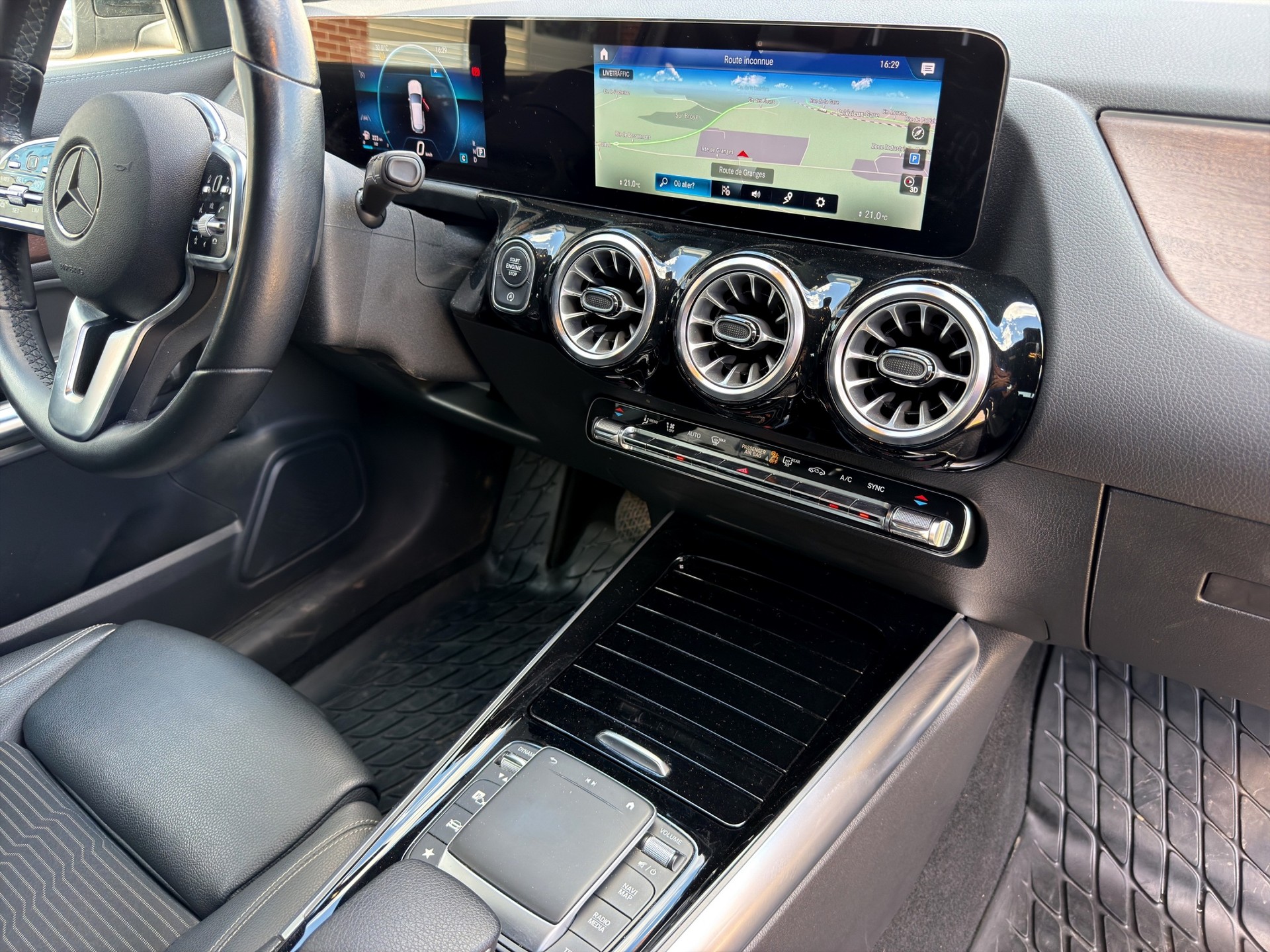 MERCEDES-BENZ GLA 200 4Matic Progressive 8G-DCT-image-22