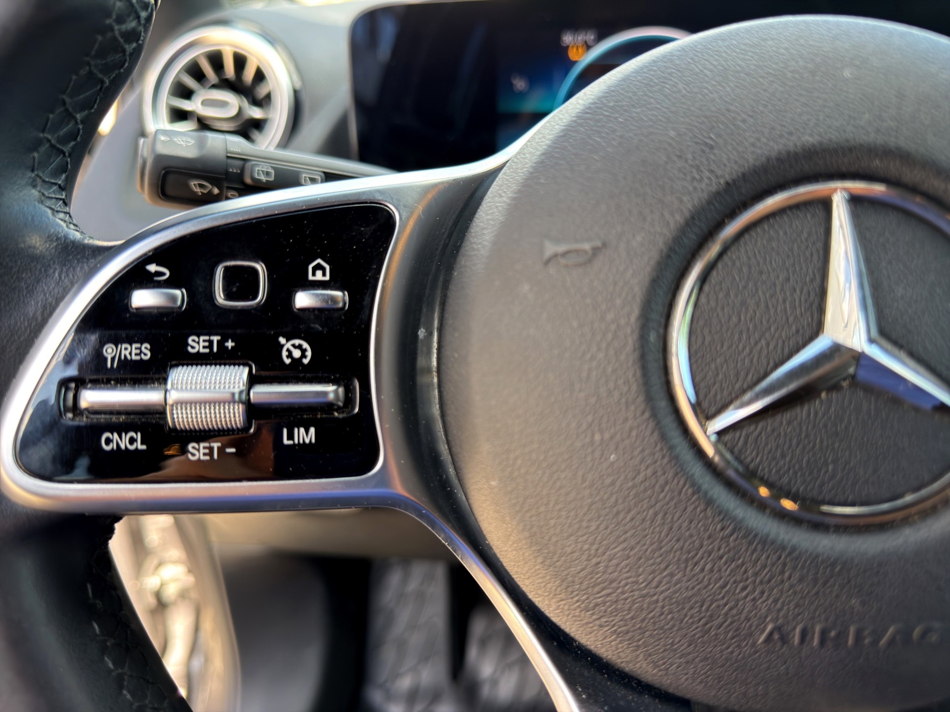 MERCEDES-BENZ GLA 200 4Matic Progressive 8G-DCT-image-15