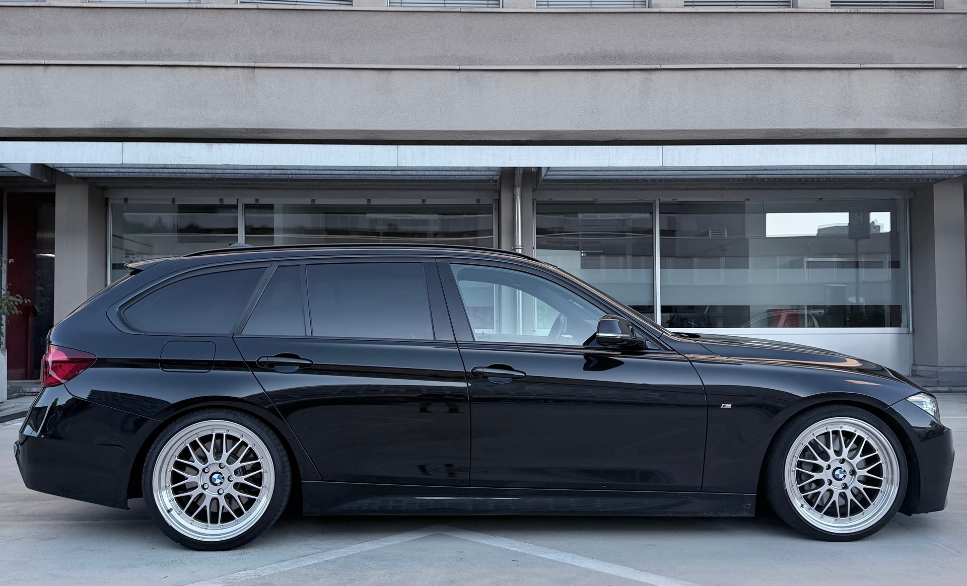 BMW 340i xDrive-image-3