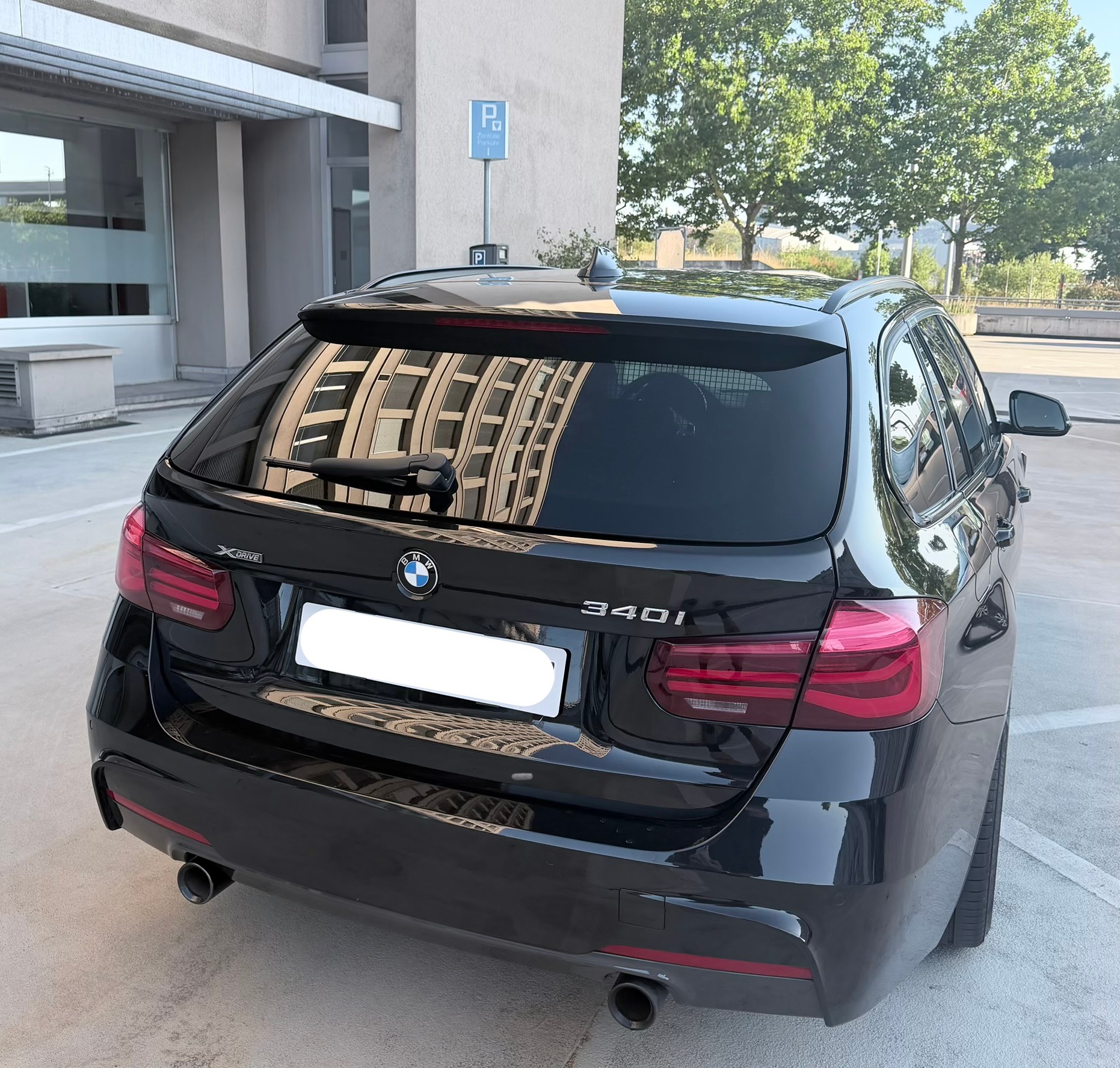 BMW 340i xDrive-image-1
