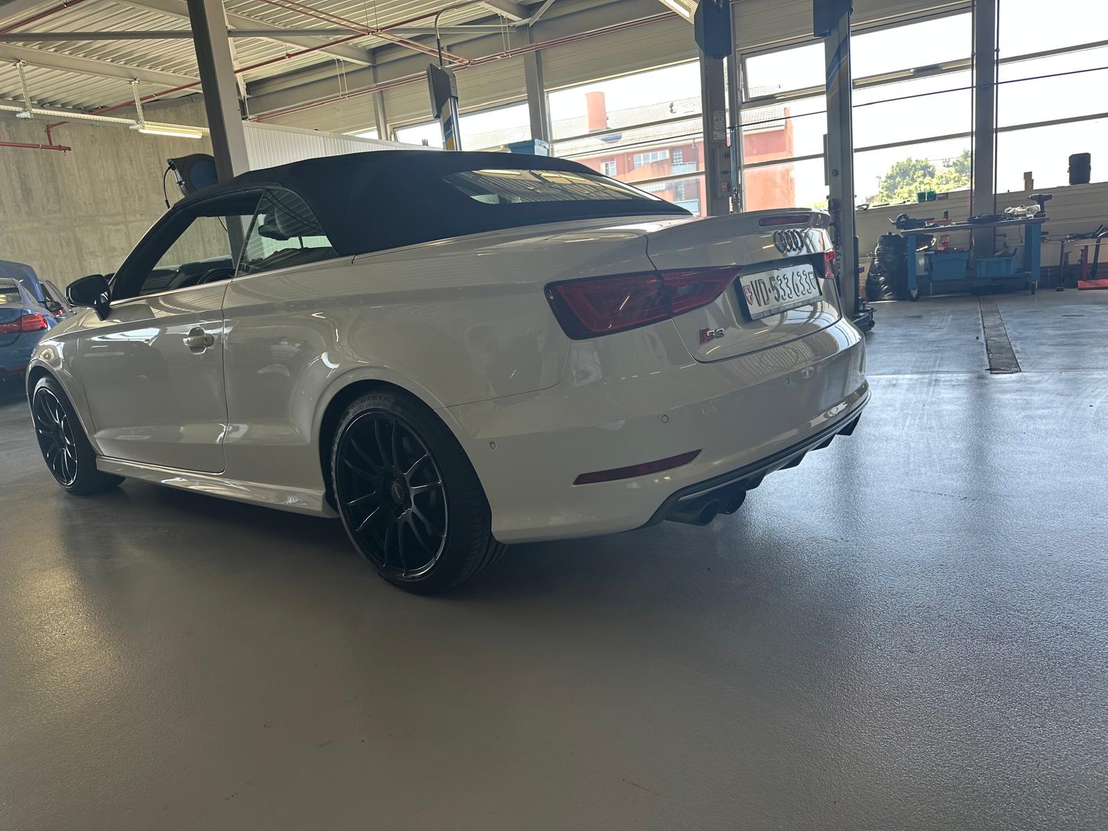 AUDI S3 Cabrio 2.0 TFSI quattro S-tronic-image-3