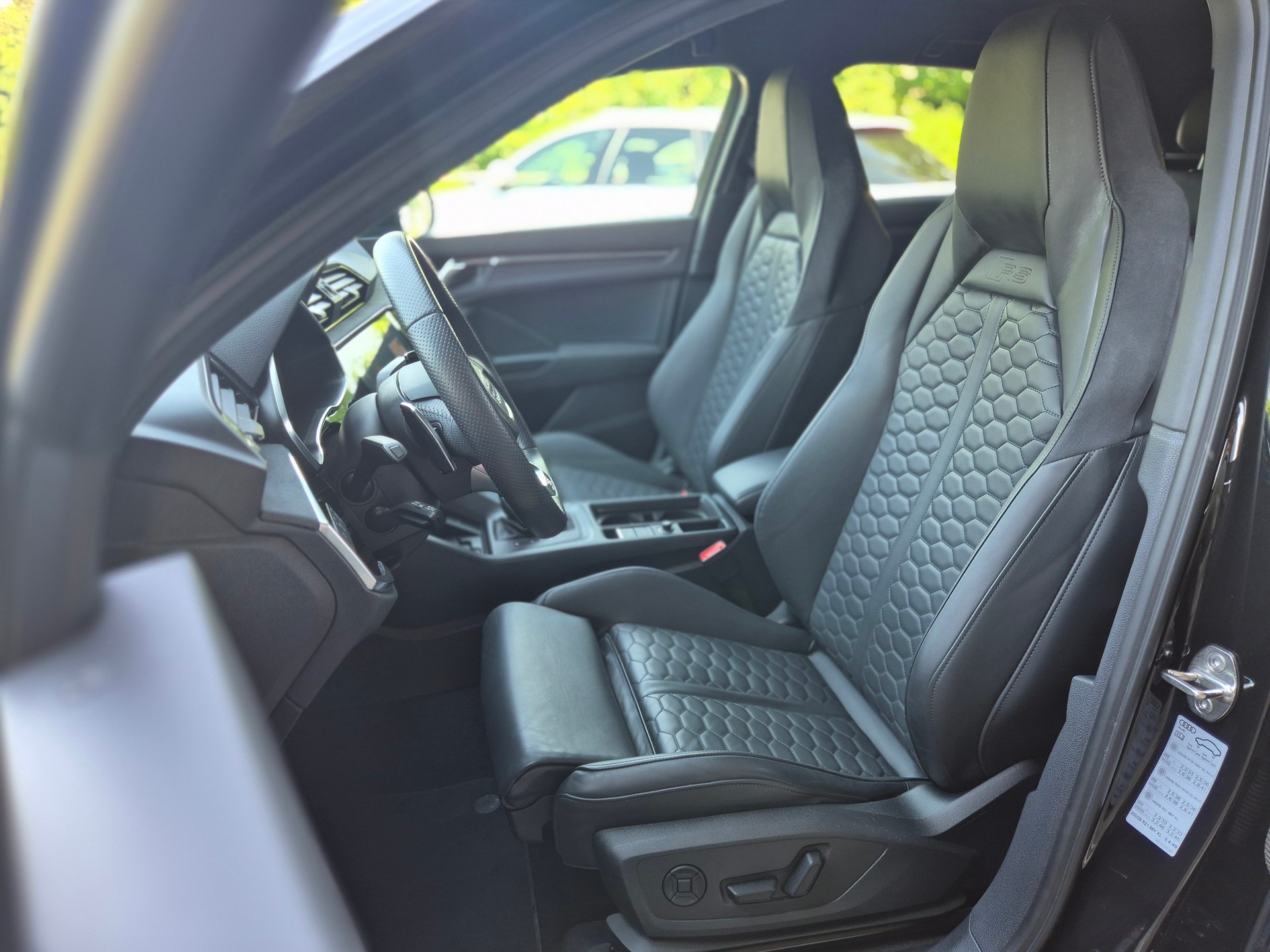 AUDI RS Q3 Sportback quattro S tronic-image-9