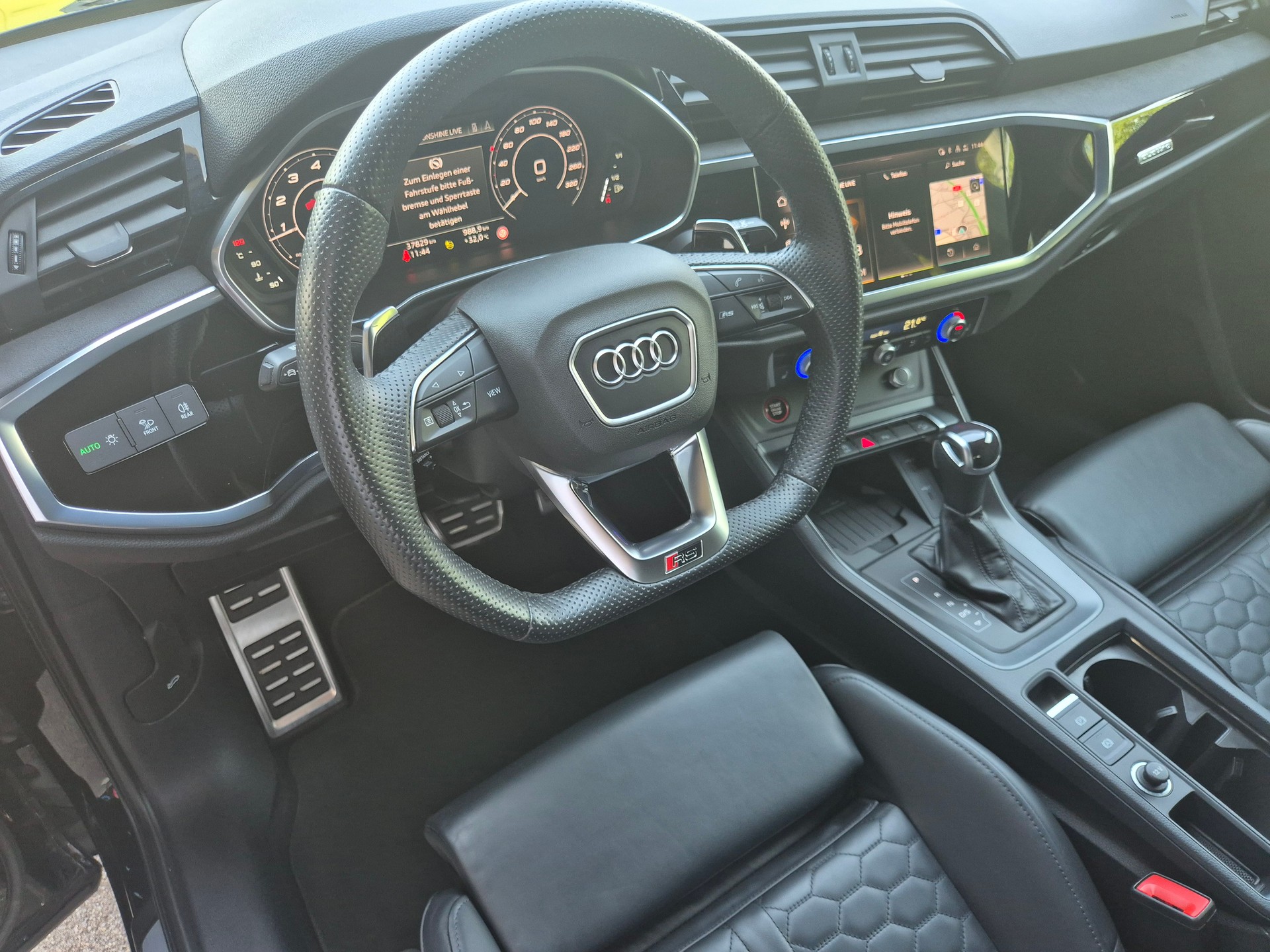 AUDI RS Q3 Sportback quattro S tronic-image-11