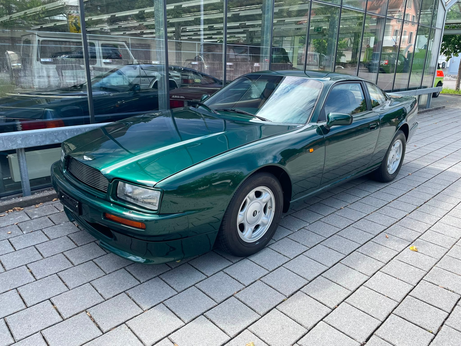 ASTON MARTIN Virage-image-4