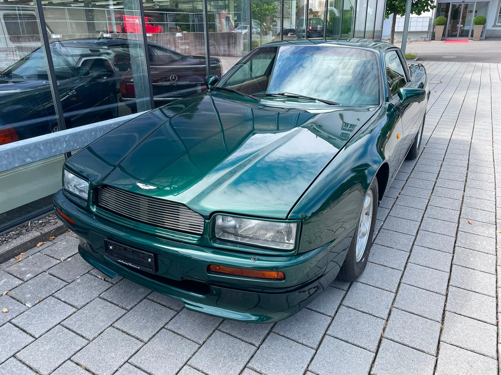 ASTON MARTIN Virage-image-1