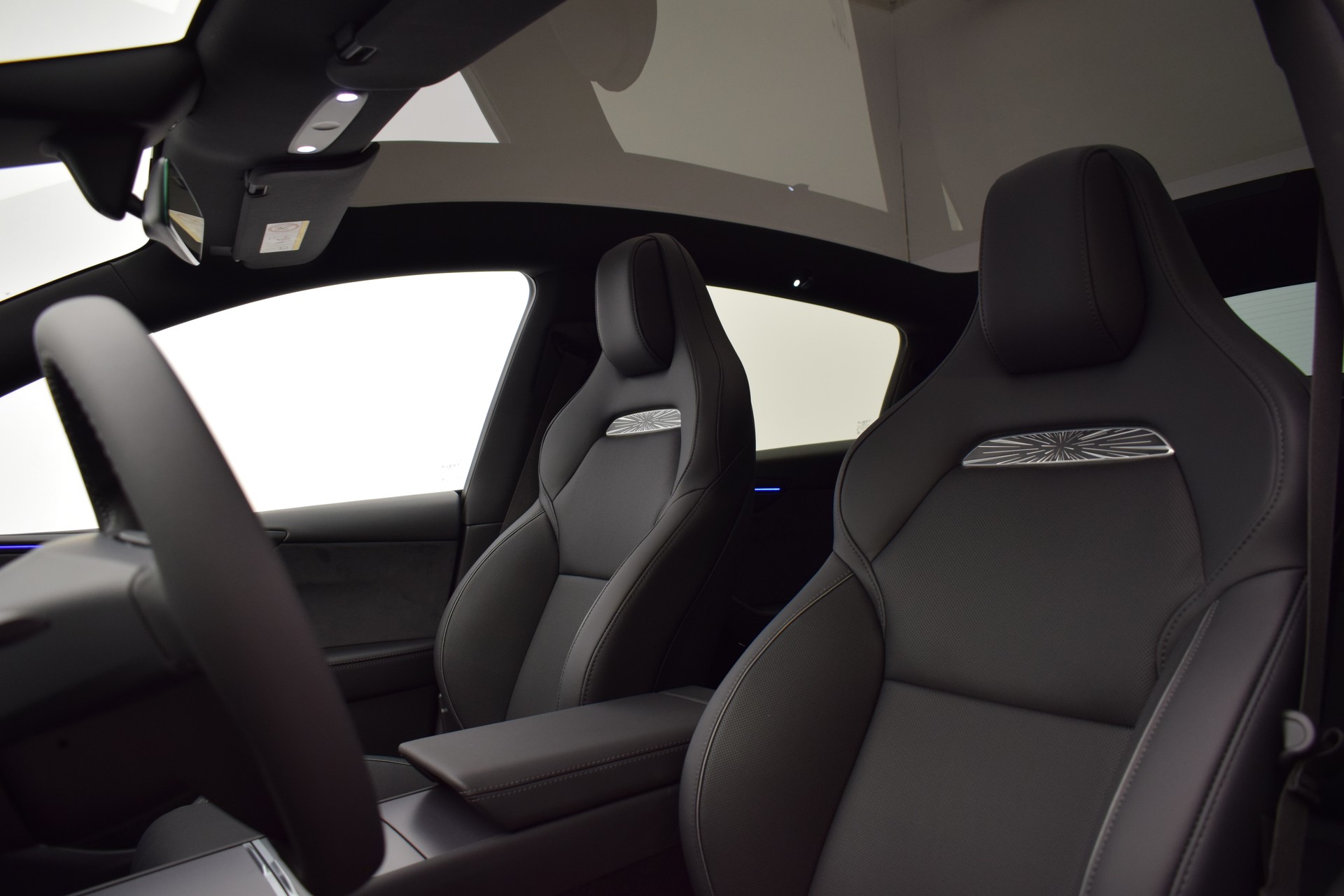 TESLA Model Y Performance AWD 626PS, 21 Zoll, Carbon, Made in Berlin-showroom-element-1