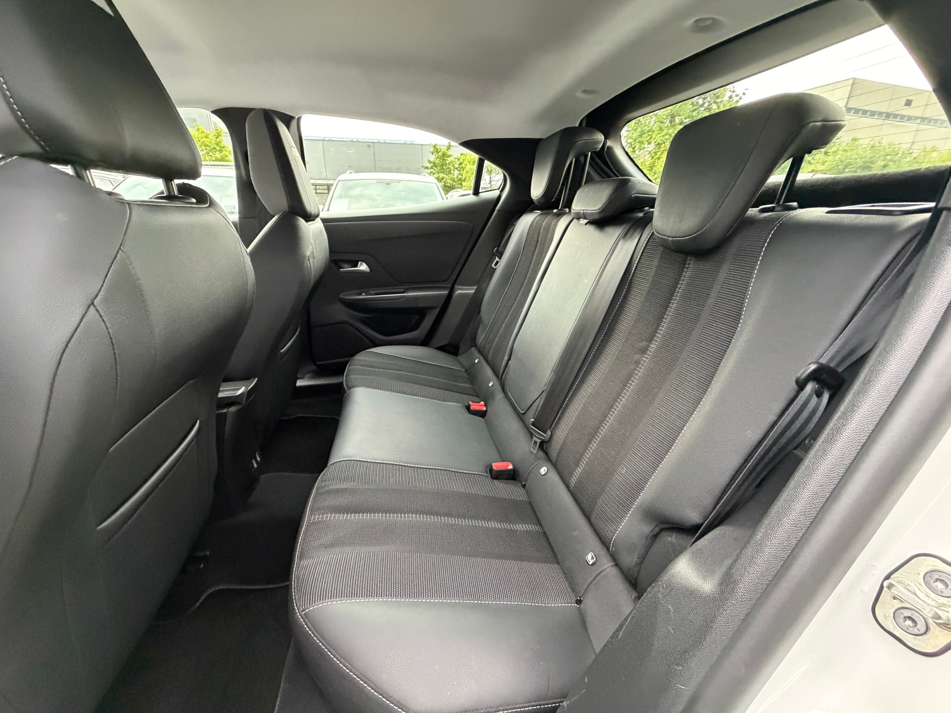 OPEL Mokka 1.2 Direct Injection Turbo Elegance Aut.-image-9