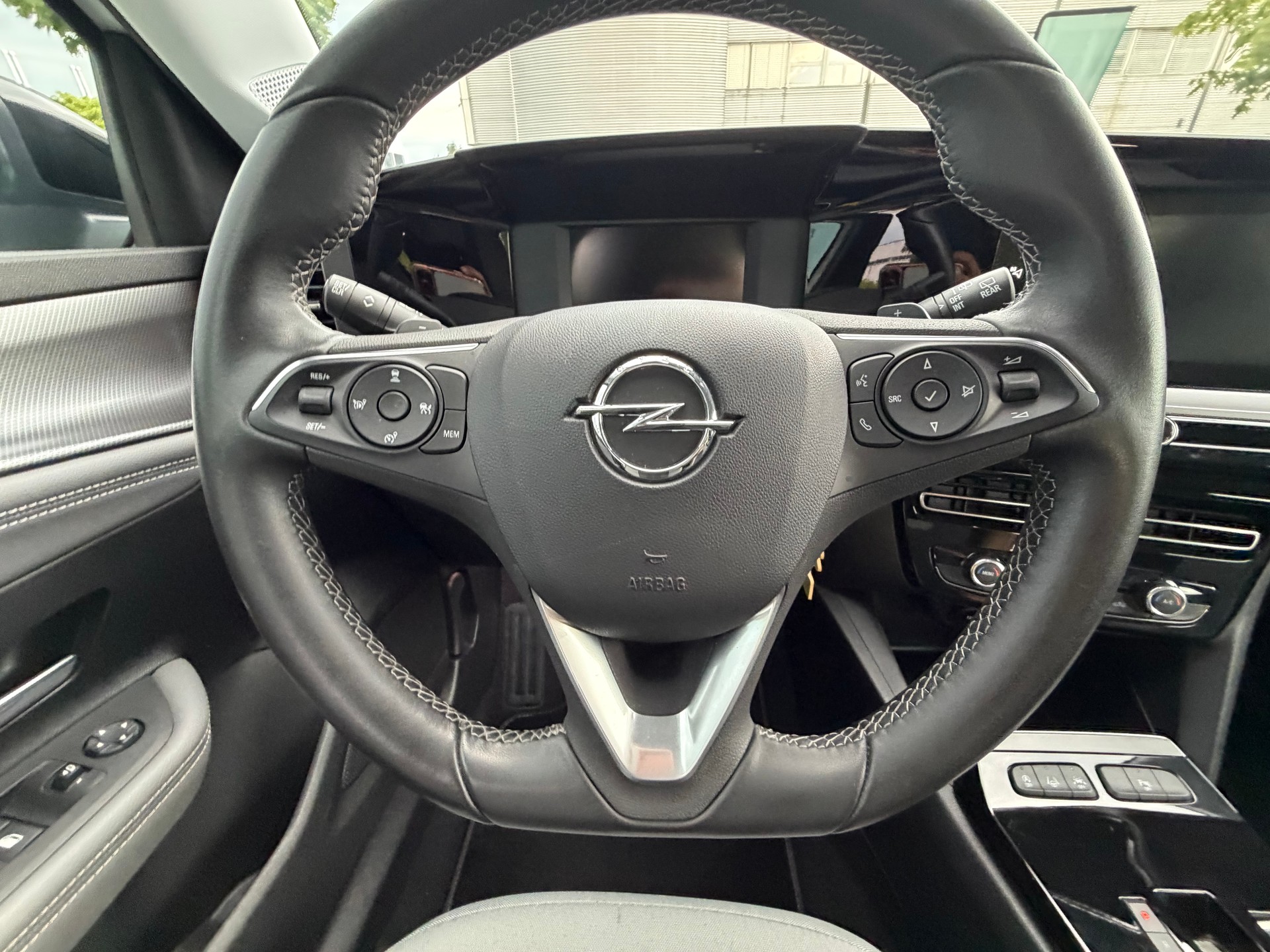 OPEL Mokka 1.2 Direct Injection Turbo Elegance Aut.-image-11