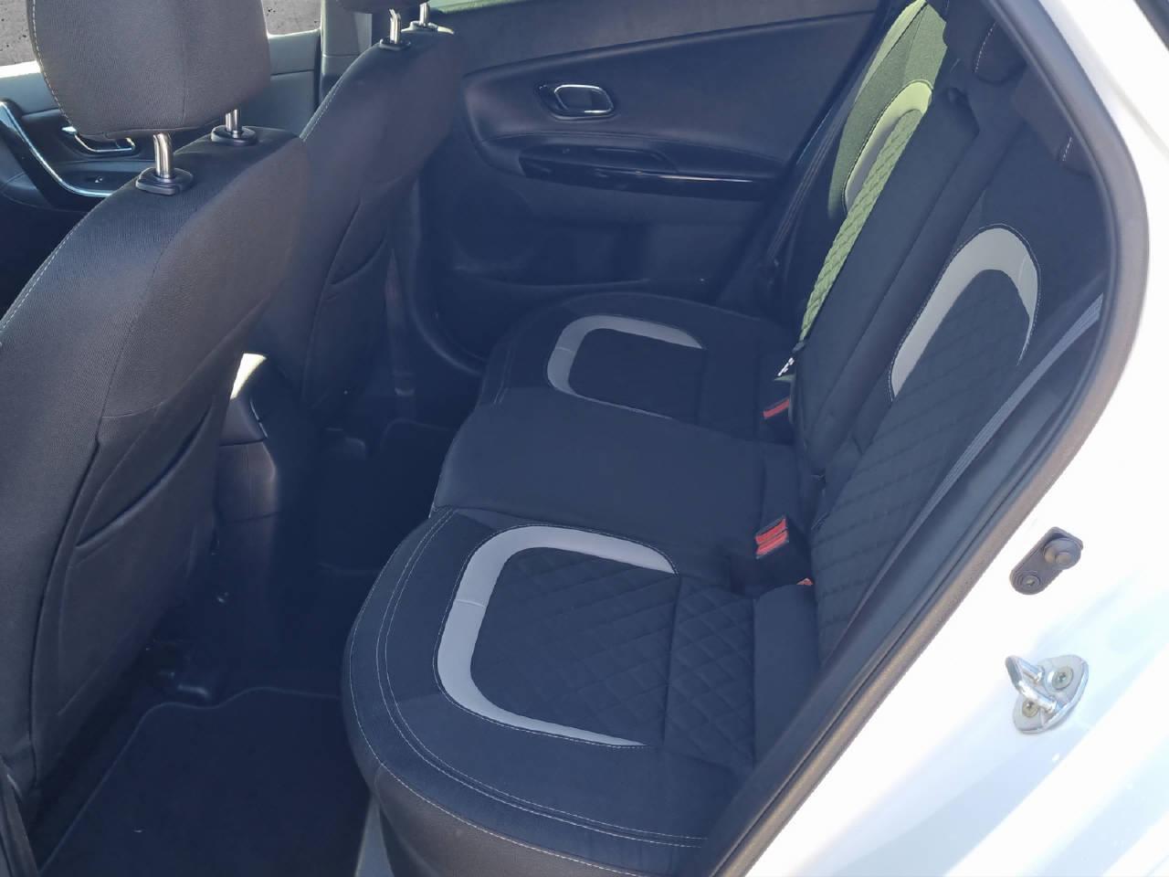 KIA Cee'd 1.6 CRDi Trend-image-7