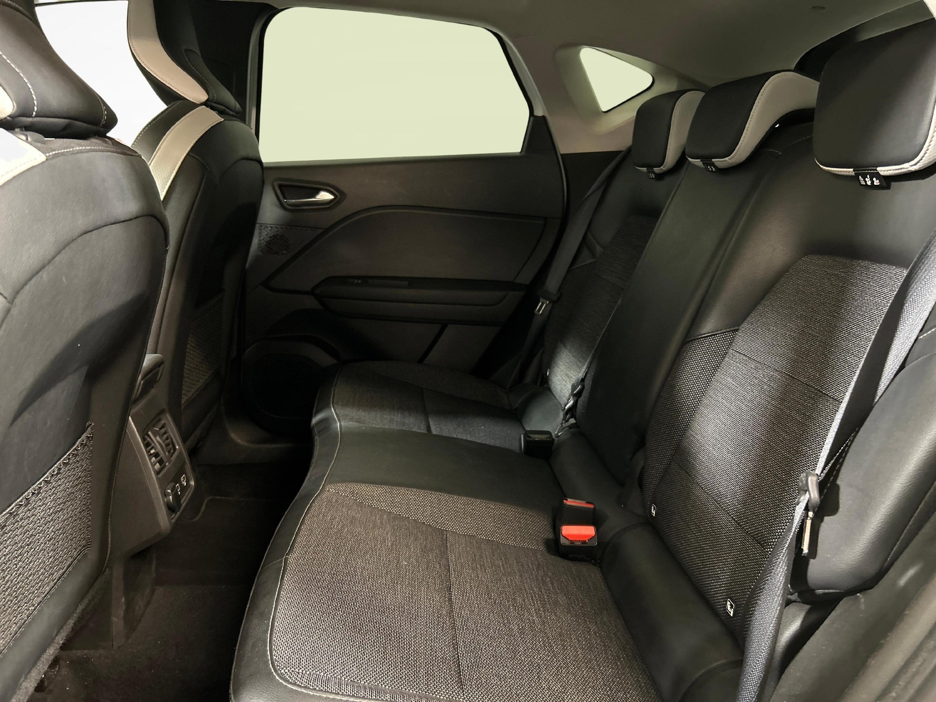MITSUBISHI ASX 1.6 HEV Intense-image-3