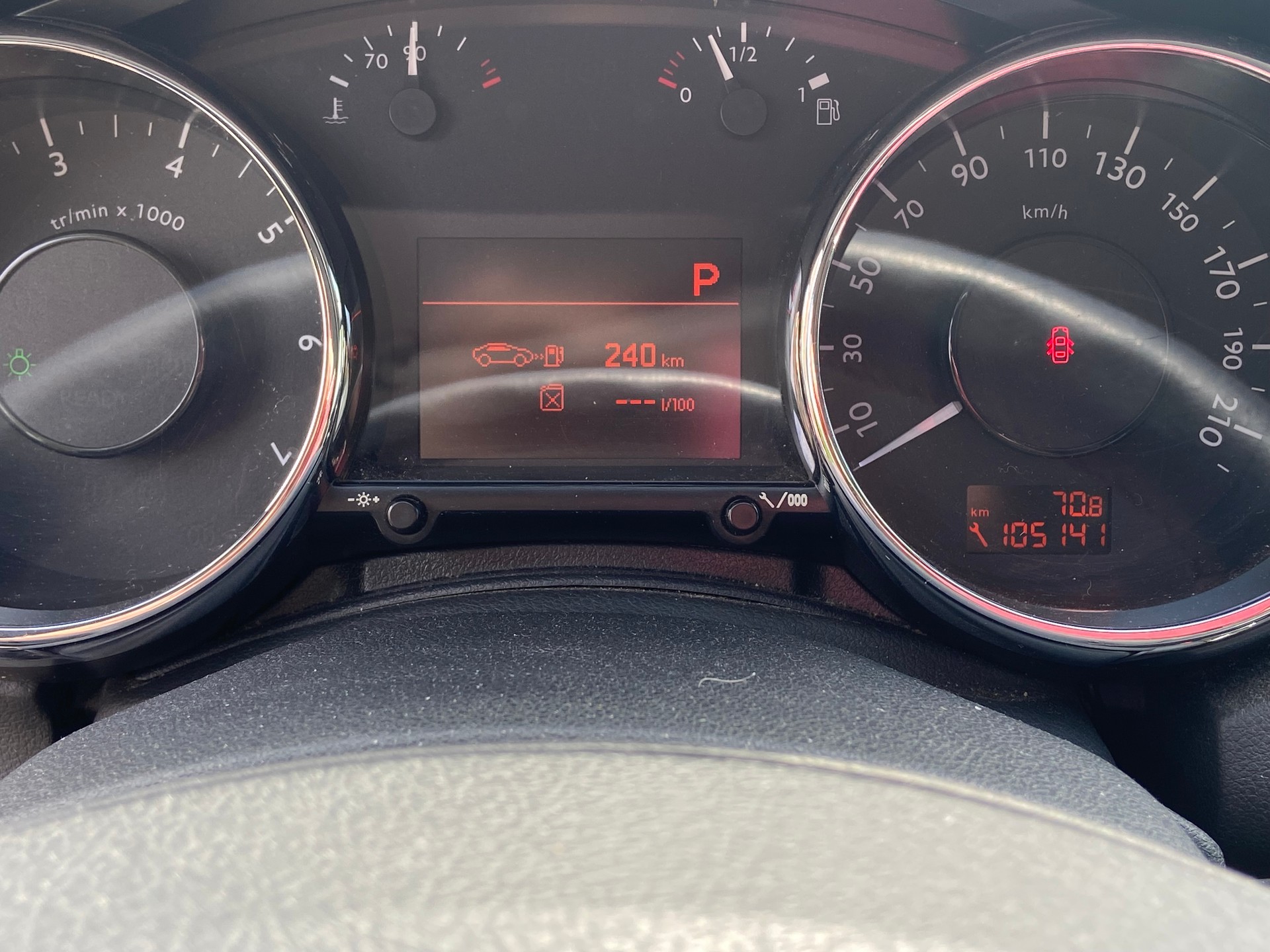 PEUGEOT 5008 1.6 16V T Allure Automatic-image-13