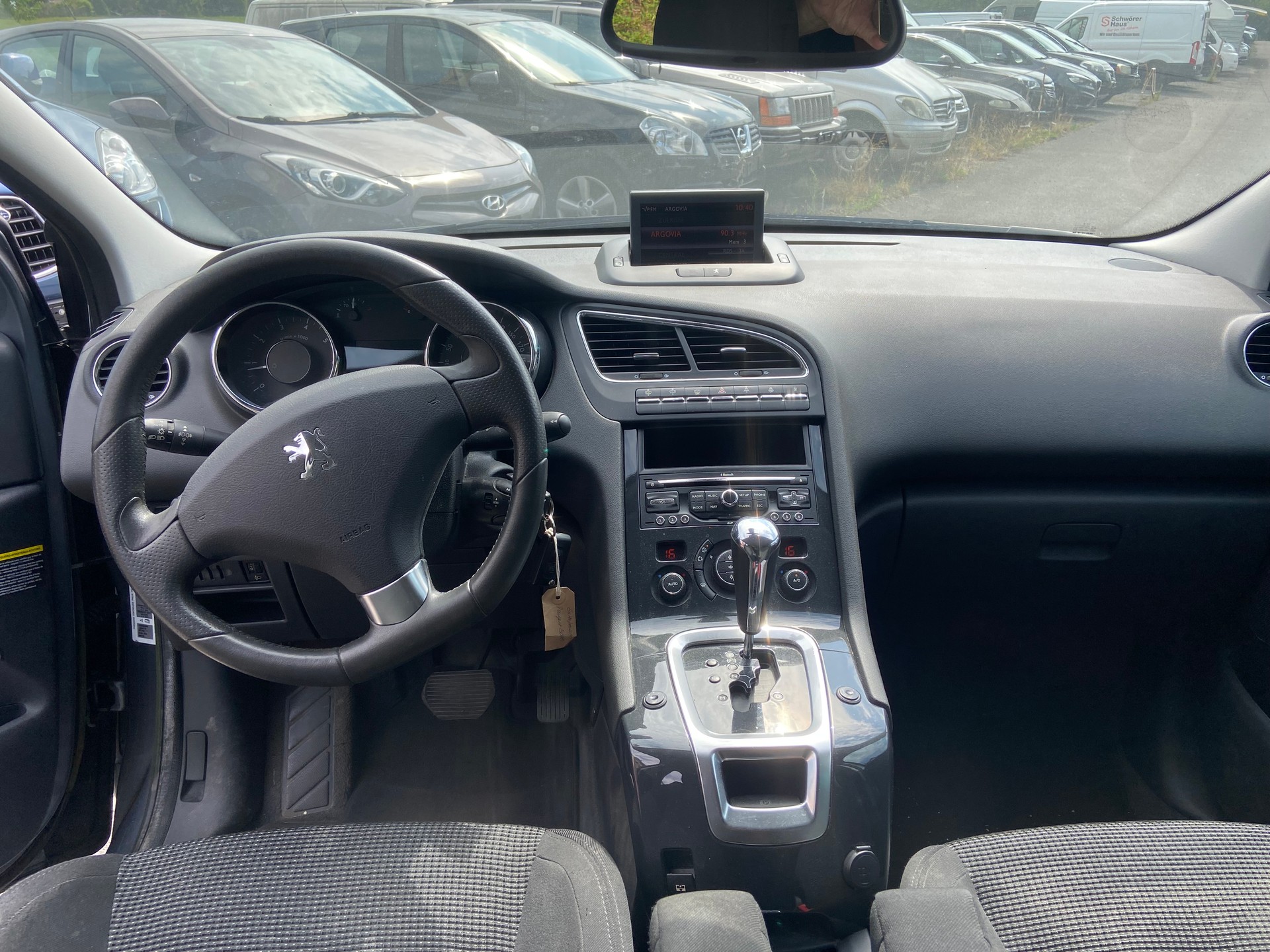 PEUGEOT 5008 1.6 16V T Allure Automatic-image-12