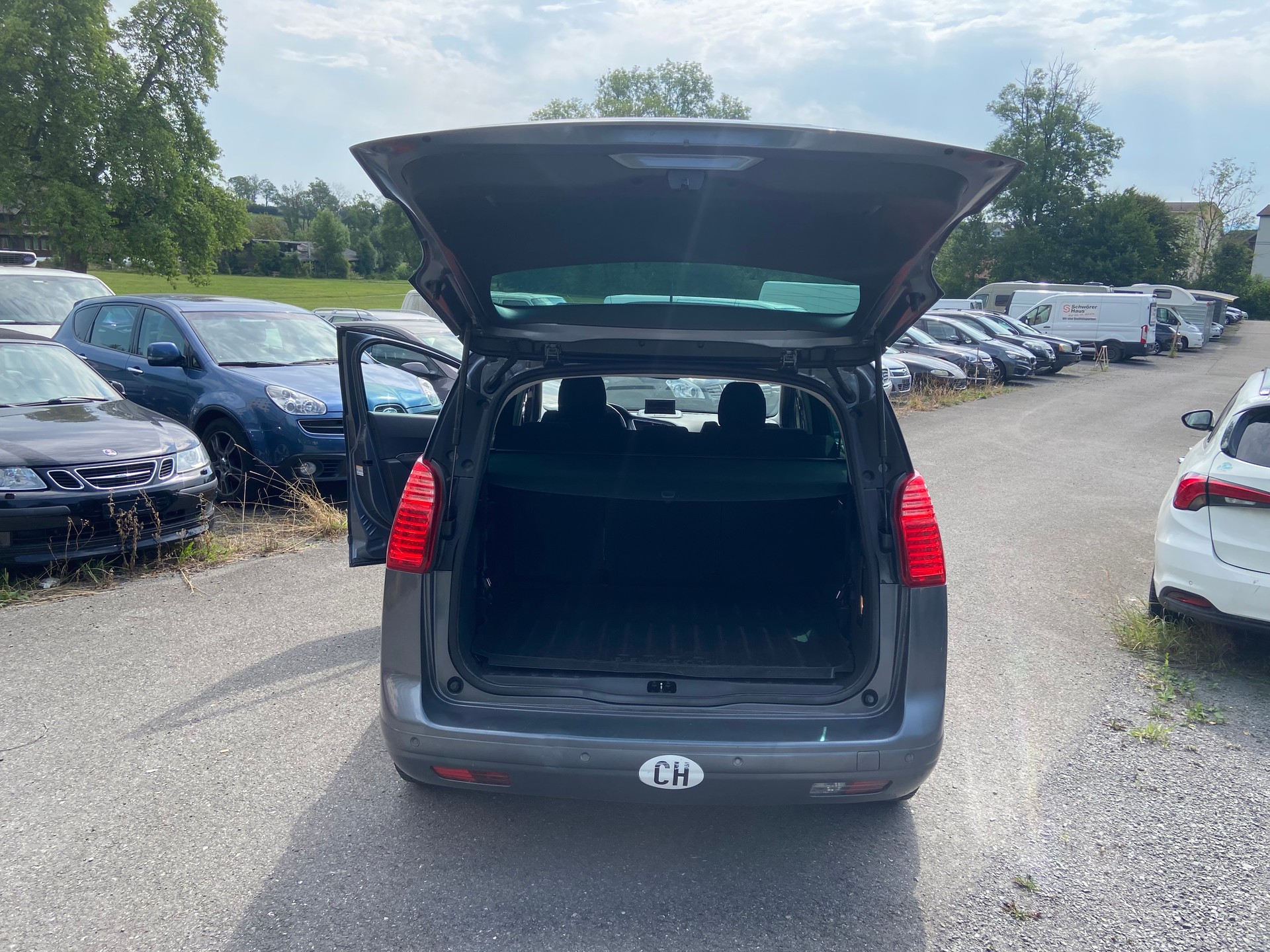 PEUGEOT 5008 1.6 16V T Allure Automatic-image-7