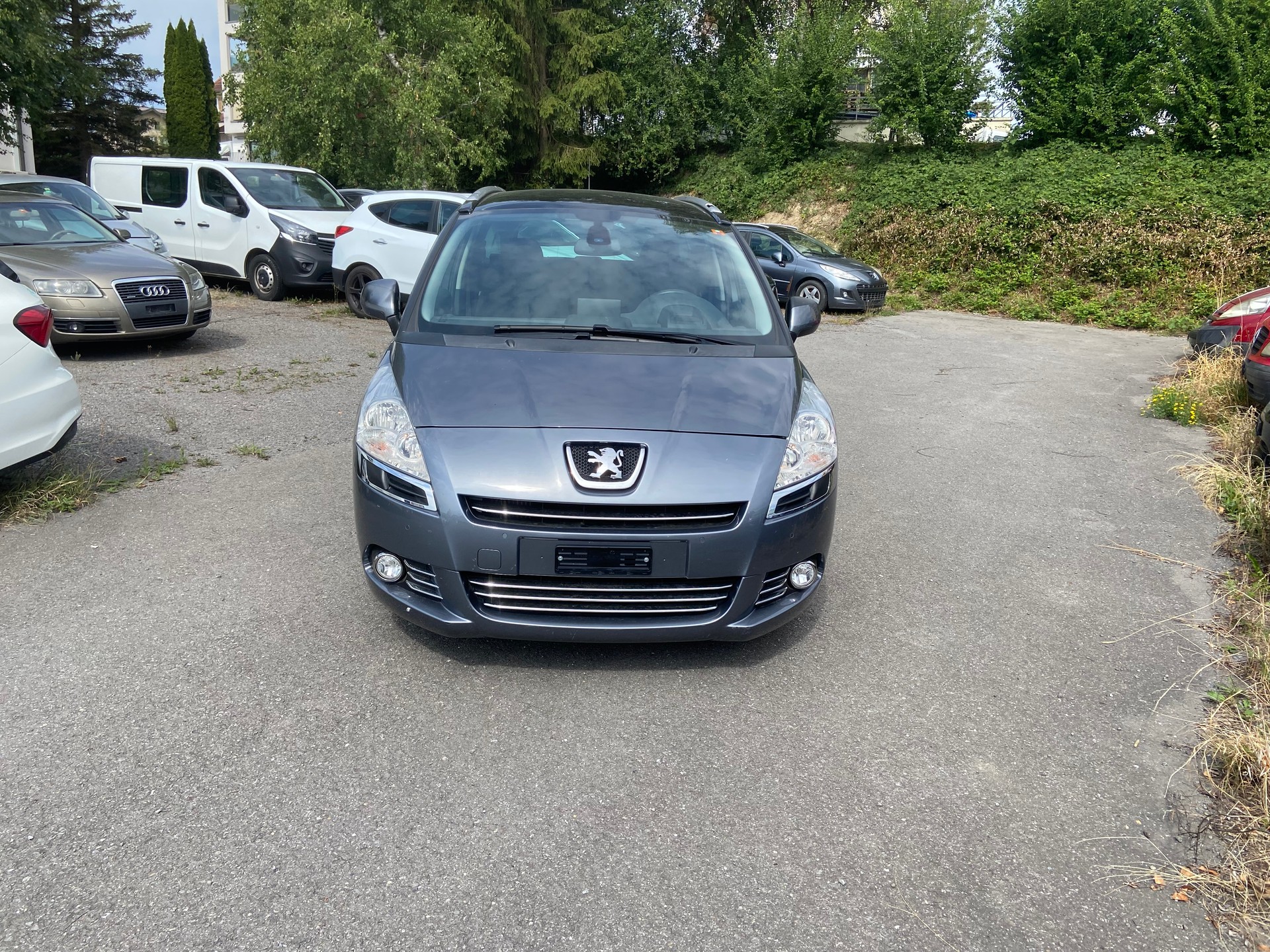 PEUGEOT 5008 1.6 16V T Allure Automatic-image-0