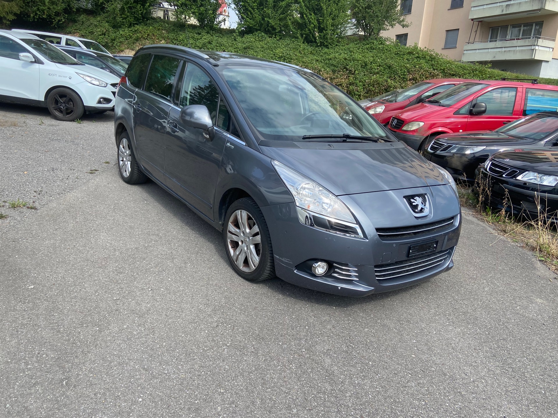 PEUGEOT 5008 1.6 16V T Allure Automatic-image-1