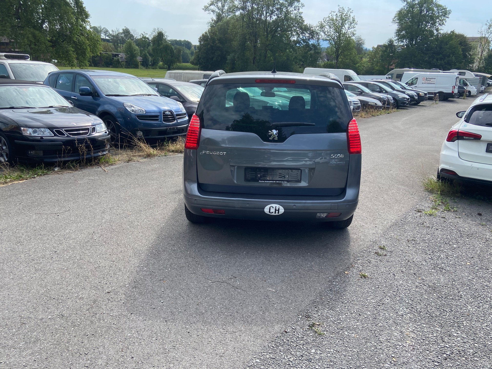 PEUGEOT 5008 1.6 16V T Allure Automatic-image-3