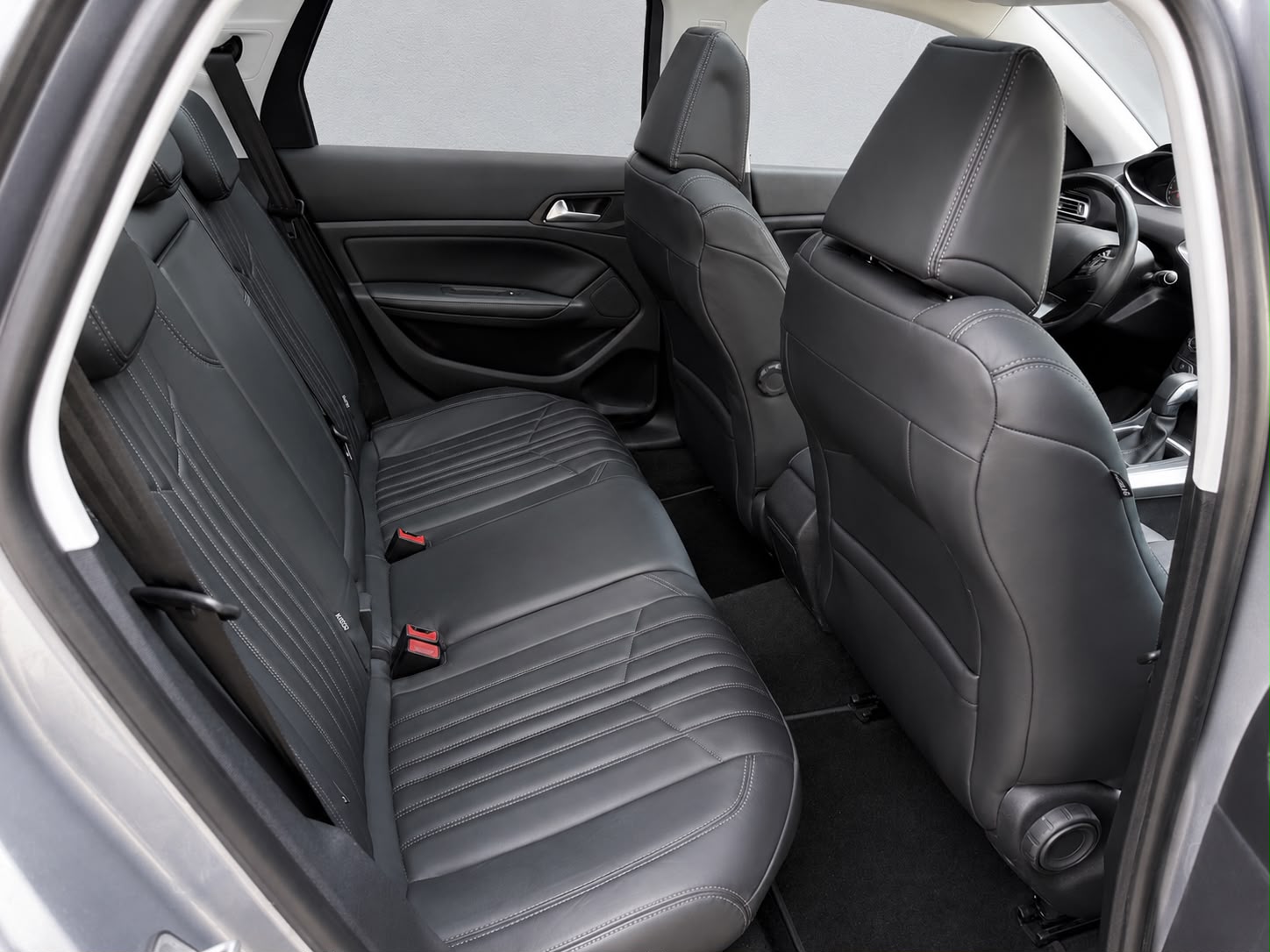 PEUGEOT 308 SW 1.2 THP Féline Automatic-image-13