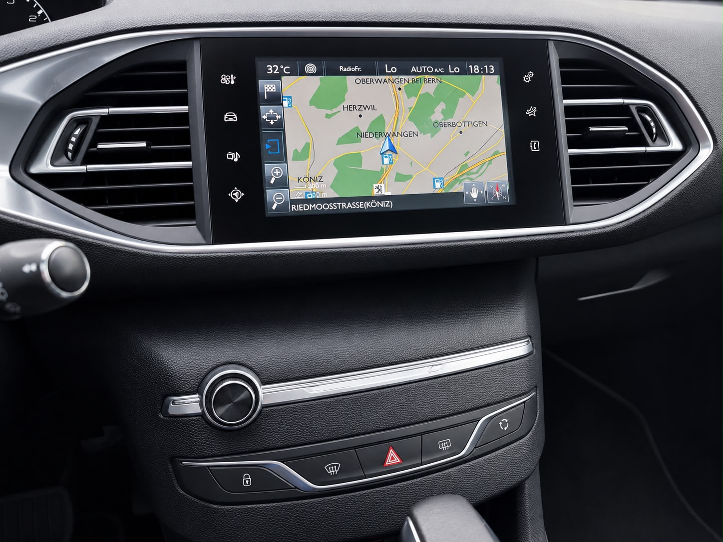 PEUGEOT 308 SW 1.2 THP Féline Automatic-image-10