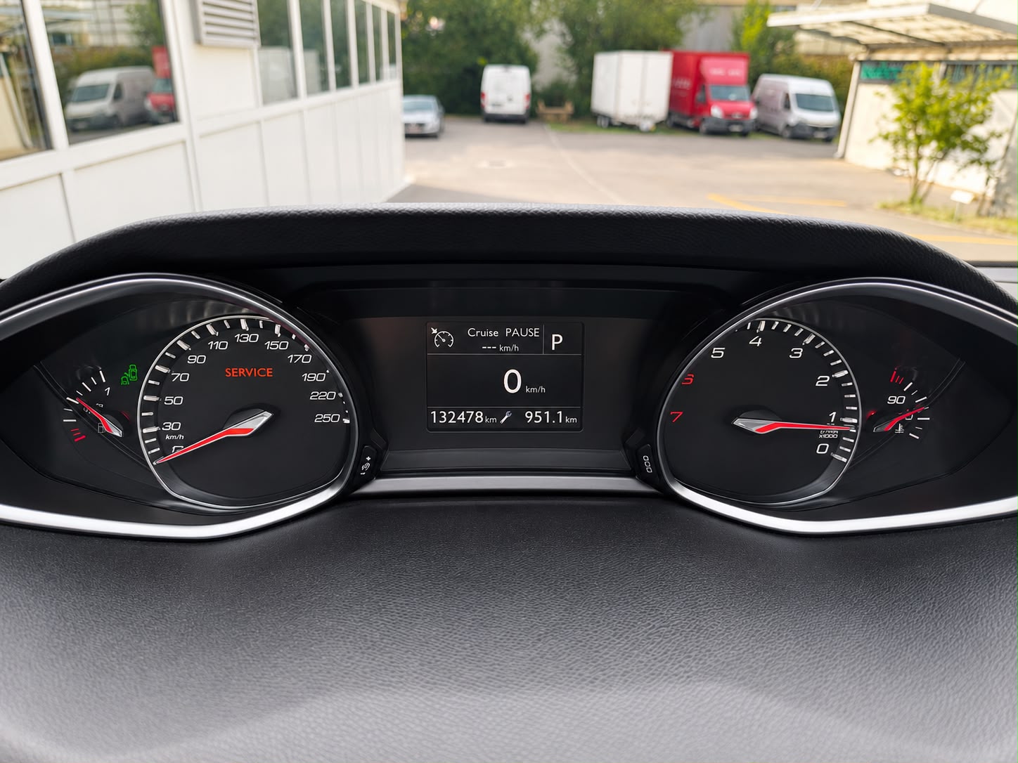 PEUGEOT 308 SW 1.2 THP Féline Automatic-image-9