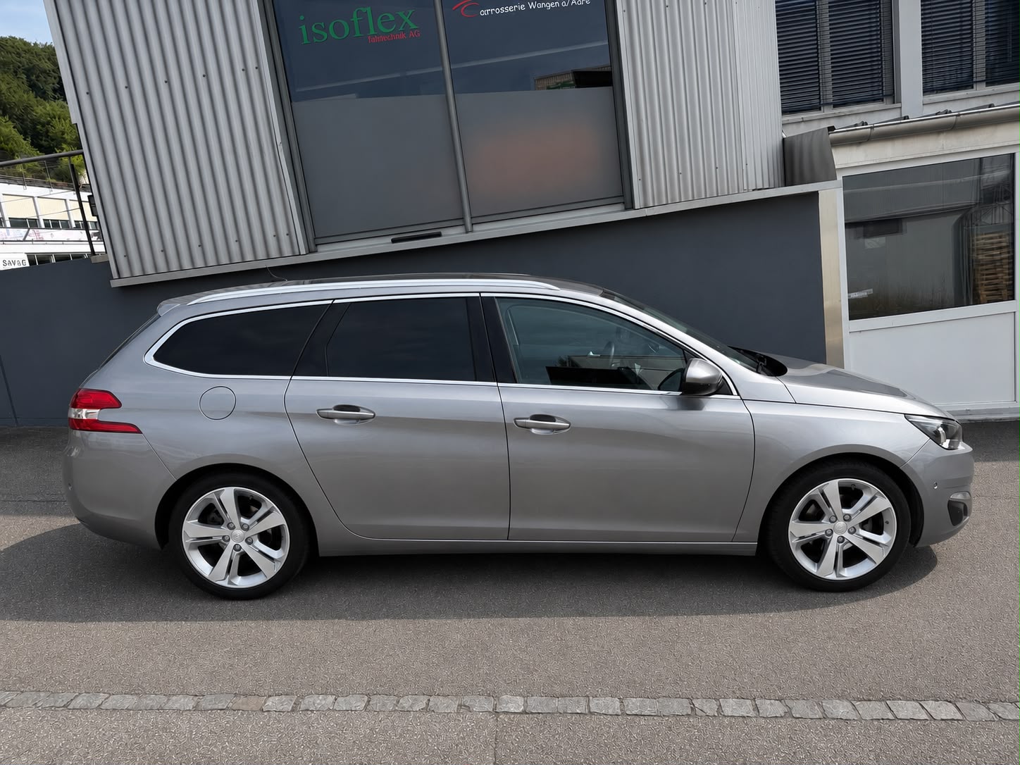 PEUGEOT 308 SW 1.2 THP Féline Automatic-image-4