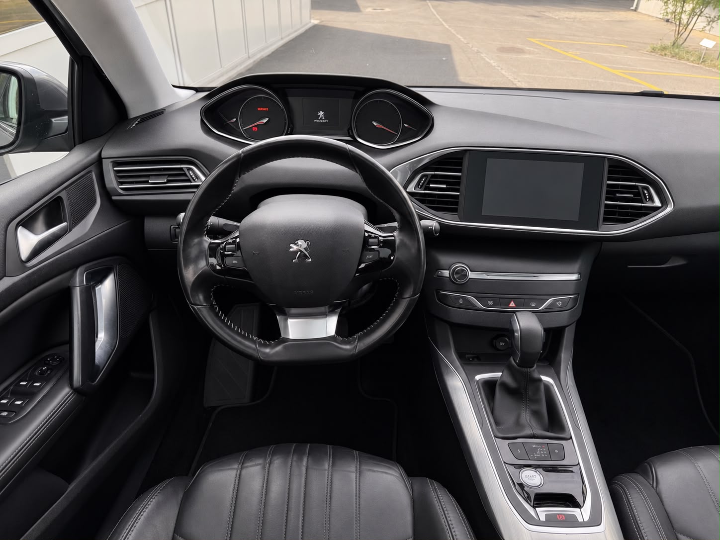 PEUGEOT 308 SW 1.2 THP Féline Automatic-image-8