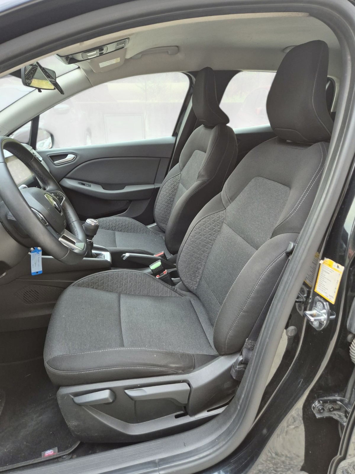 RENAULT Clio 1.0 Intens-image-12