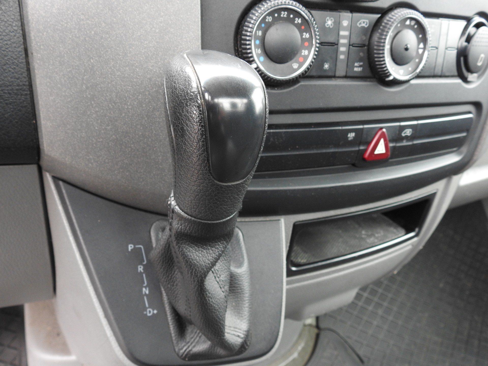 MERCEDES-BENZ Sprinter 315 CDI Standard-image-13