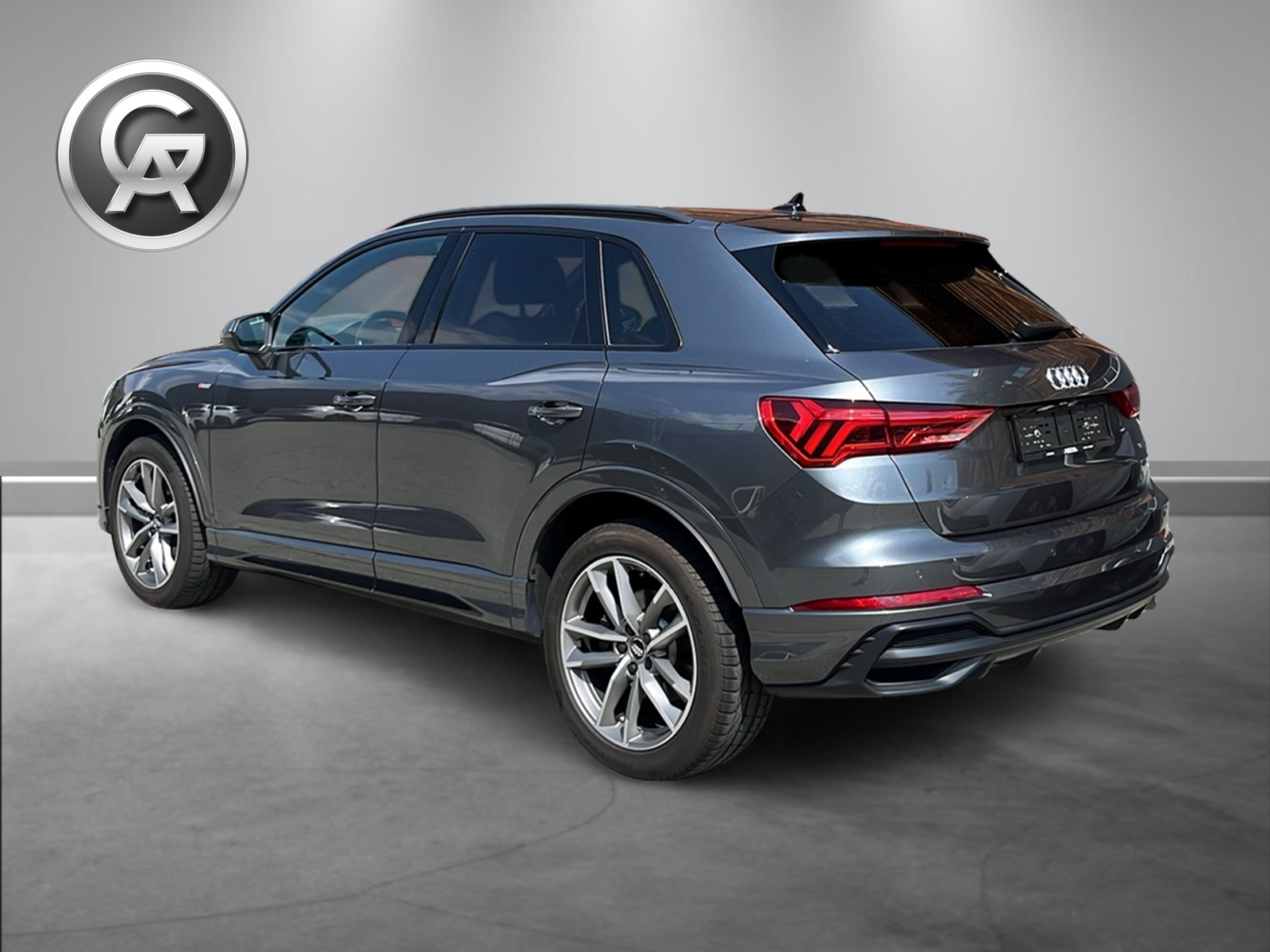 AUDI Q3 45 TFSI S line quattro S-tronic-image-1
